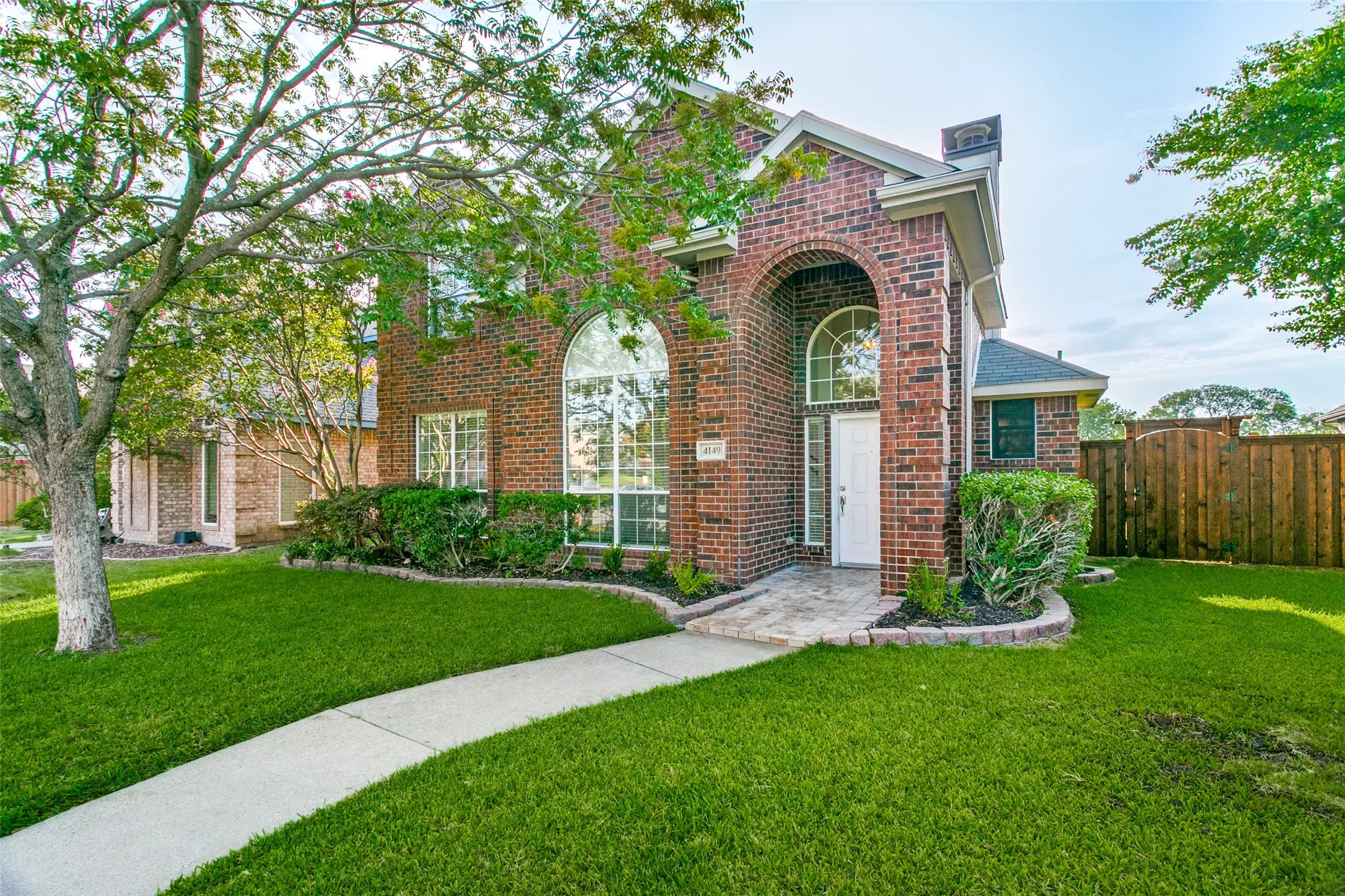 Single Family Residence For Rent in Denton County , 4149 Creekmeadow Drive, Carrollton, Texas 75010, 3 Bedroom, 3 Bathroom, 2 Garage spaces, 2,072 Sqft, built in 1997, mls#21347979, Real Estate Agent in Carrollton, Homes For Rent in Denton county, Homes For Rent in Carrollton, Realtor in Carrollton Texas, Real Estate Brokerage Independent Realty Texas, Luminita Cordes Realtor