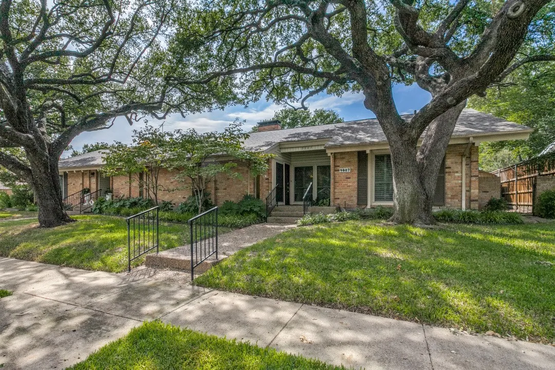Duplex For Rent in Dallas County , 9807 Airline Road, Dallas, Texas 75230, 3 Bedrooms, 2 Bathrooms, 2 Garage spaces, 1,926 Sqft, built in 1965, Price $6,700, mls#21347991, Real Estate Agent in Dallas, Homes For Rent in Dallas county, Homes For Rent in Dallas, Realtor in Dallas Texas, Real Estate Brokerage Independent Realty Texas, Luminita Cordes Realtor