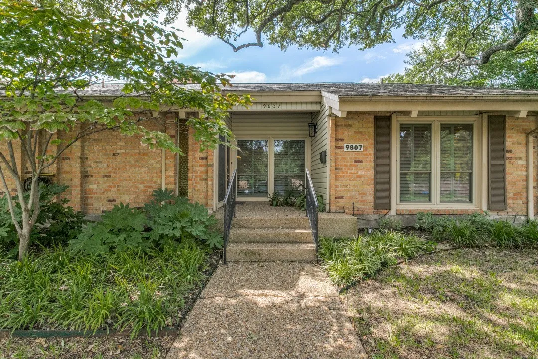 Duplex For Rent in Dallas County , 9807 Airline Road, Dallas, Texas 75230, 3 Bedrooms, 2 Bathrooms, 2 Garage spaces, 1,926 Sqft, built in 1965, Price $6,700, mls#21347991, Real Estate Agent in Dallas, Homes For Rent in Dallas county, Homes For Rent in Dallas, Realtor in Dallas Texas, Real Estate Brokerage Independent Realty Texas, Luminita Cordes Realtor