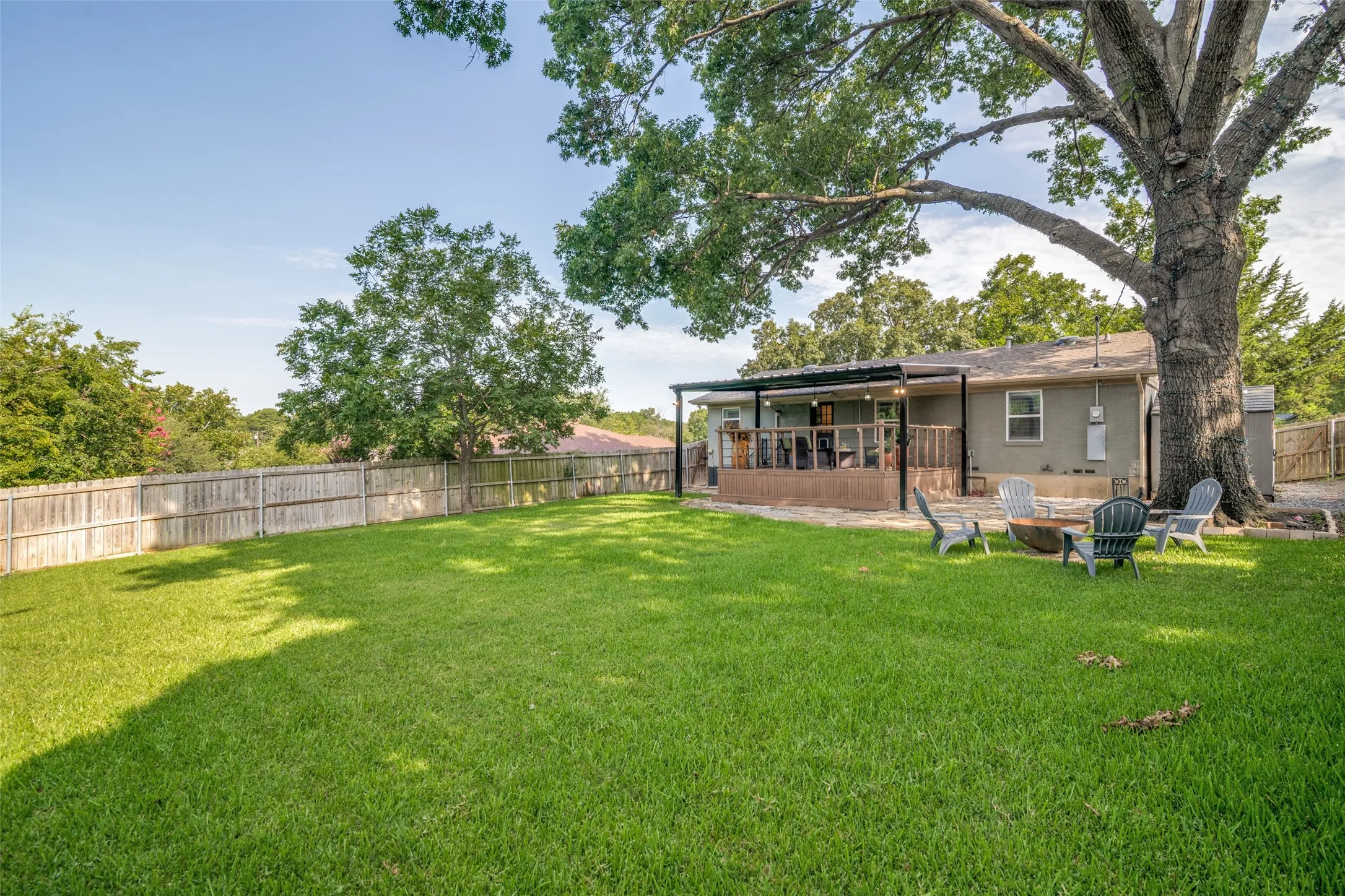 Single Family Residence For Sale in Rockwall County , 321 Westway Drive, Rockwall, Texas 75087, 3 Bedroom, 2 Bathroom, Garage spaces, 1,288 Sqft, built in 1975, mls#21339583, Real Estate Agent in Rockwall, Homes For Sale in Rockwall county, Homes For Sale in Rockwall, Realtor in Rockwall Texas, Real Estate Brokerage Independent Realty Texas, Luminita Cordes Realtor