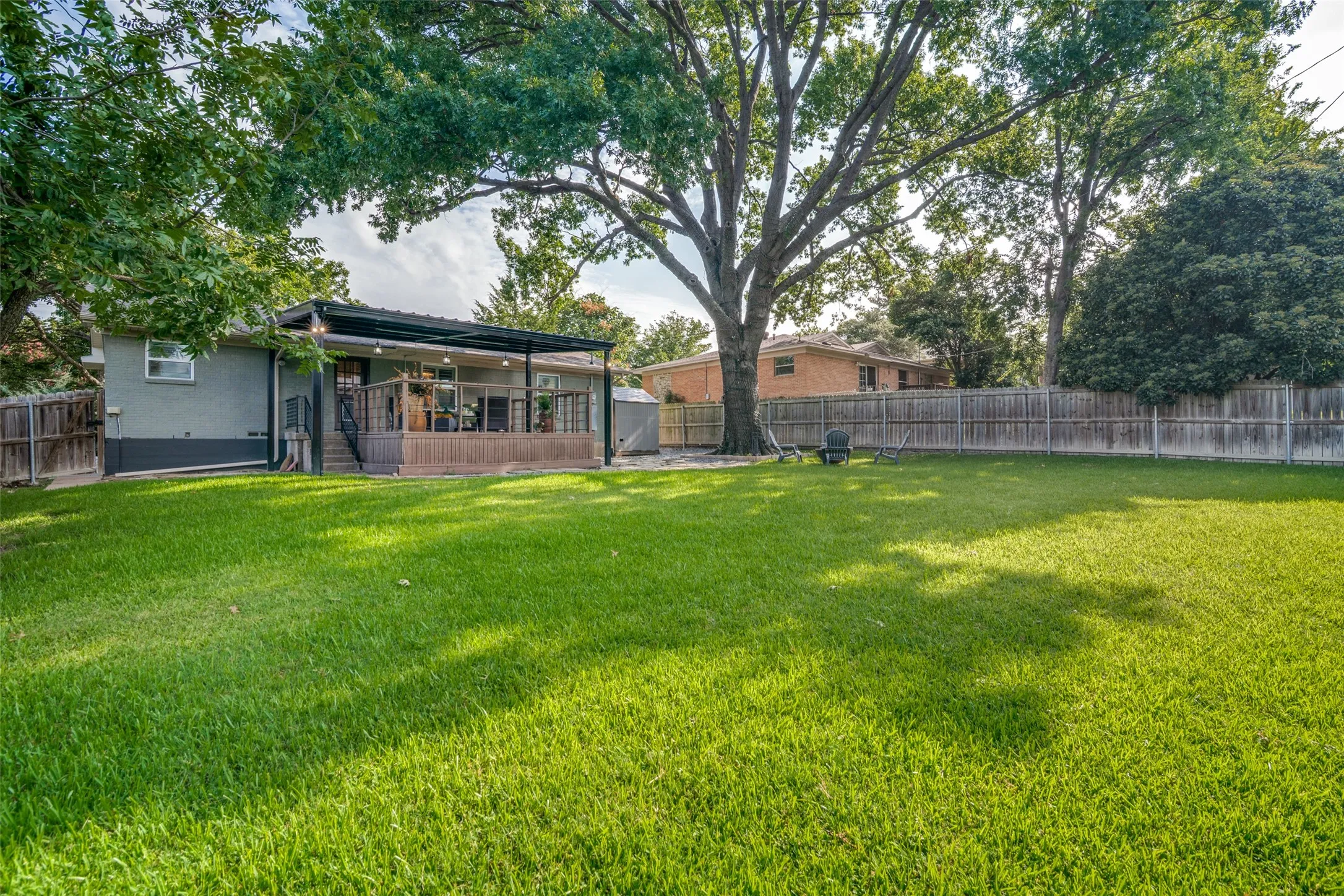 Single Family Residence For Sale in Rockwall County , 321 Westway Drive, Rockwall, Texas 75087, 3 Bedroom, 2 Bathroom, Garage spaces, 1,288 Sqft, built in 1975, mls#21339583, Real Estate Agent in Rockwall, Homes For Sale in Rockwall county, Homes For Sale in Rockwall, Realtor in Rockwall Texas, Real Estate Brokerage Independent Realty Texas, Luminita Cordes Realtor