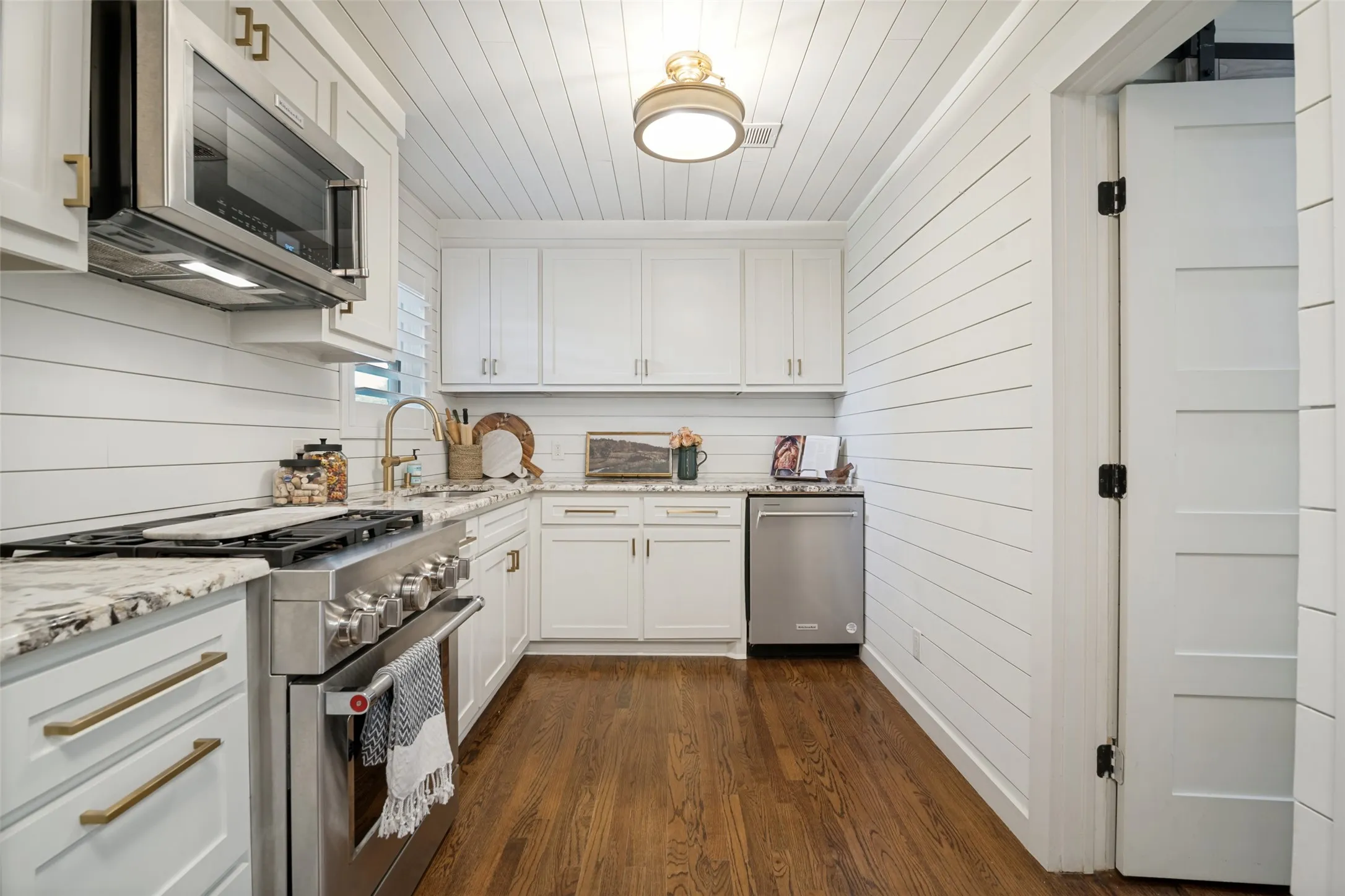 Single Family Residence For Sale in Rockwall County , 321 Westway Drive, Rockwall, Texas 75087, 3 Bedroom, 2 Bathroom, Garage spaces, 1,288 Sqft, built in 1975, mls#21339583, Real Estate Agent in Rockwall, Homes For Sale in Rockwall county, Homes For Sale in Rockwall, Realtor in Rockwall Texas, Real Estate Brokerage Independent Realty Texas, Luminita Cordes Realtor