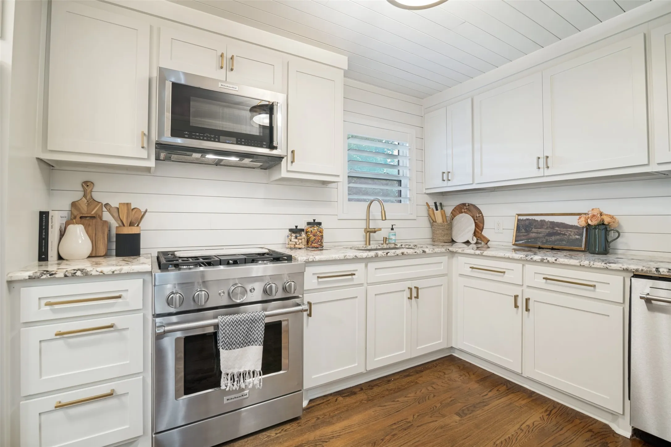 Single Family Residence For Sale in Rockwall County , 321 Westway Drive, Rockwall, Texas 75087, 3 Bedroom, 2 Bathroom, Garage spaces, 1,288 Sqft, built in 1975, mls#21339583, Real Estate Agent in Rockwall, Homes For Sale in Rockwall county, Homes For Sale in Rockwall, Realtor in Rockwall Texas, Real Estate Brokerage Independent Realty Texas, Luminita Cordes Realtor