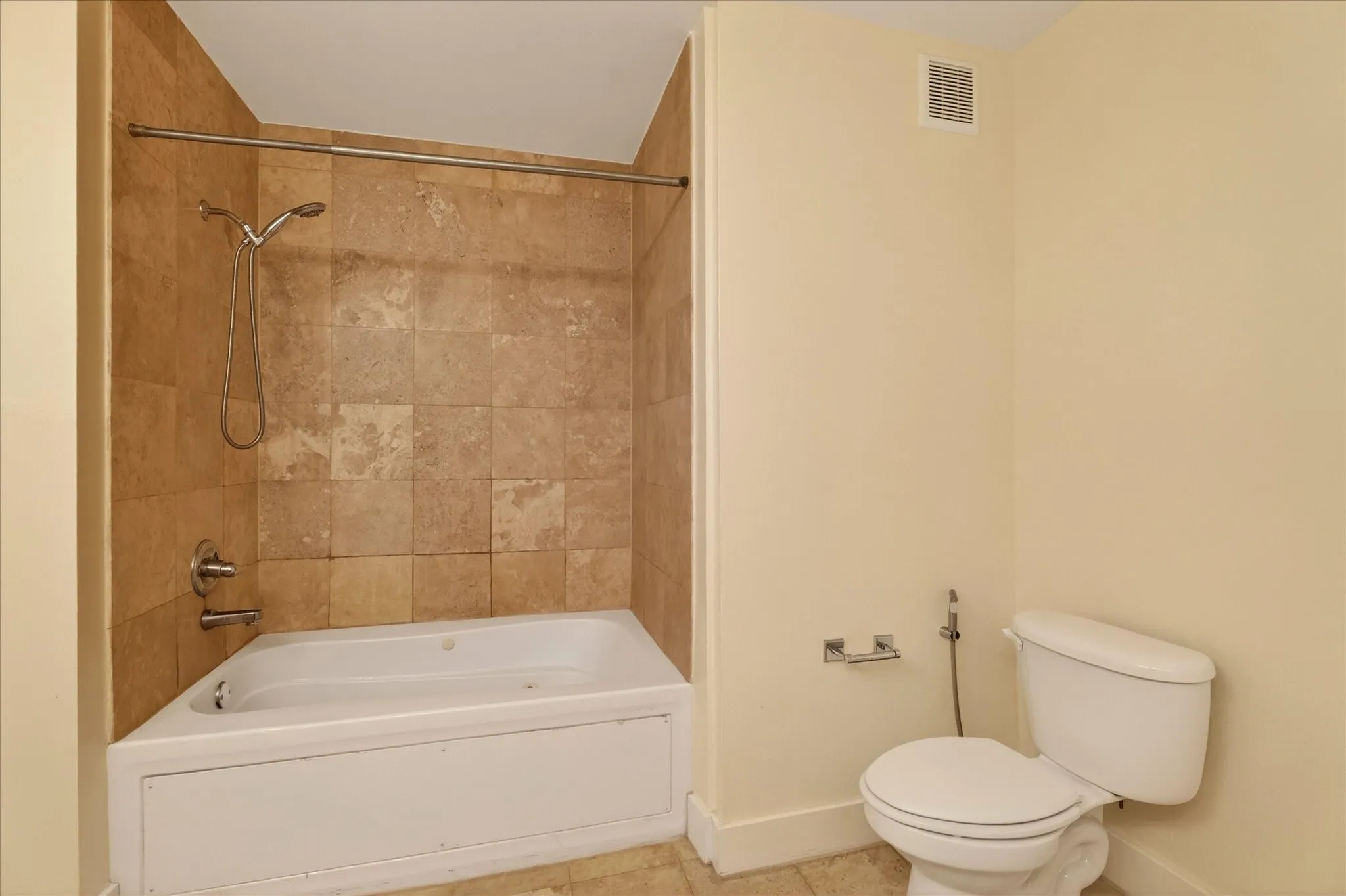Condominium For Sale in Dallas County , 5055 Addison Circle 409, Addison, Texas 75001, 2 Bedroom, 3 Bathroom, Garage spaces, 1,906 Sqft, built in 2000, mls#21347802, Real Estate Agent in Addison, Homes For Sale in Dallas county, Homes For Sale in Addison, Realtor in Addison Texas, Real Estate Brokerage Independent Realty Texas, Luminita Cordes Realtor