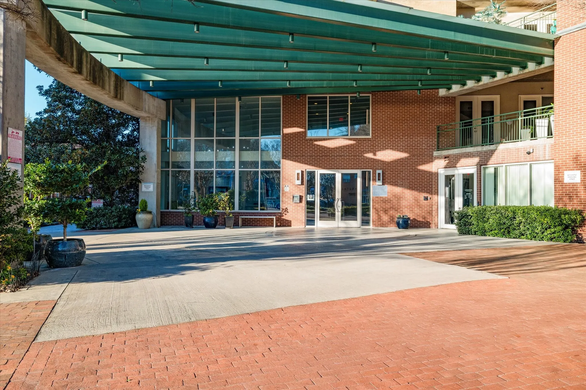 Condominium For Sale in Dallas County , 5055 Addison Circle 409, Addison, Texas 75001, 2 Bedroom, 3 Bathroom, Garage spaces, 1,906 Sqft, built in 2000, mls#21347802, Real Estate Agent in Addison, Homes For Sale in Dallas county, Homes For Sale in Addison, Realtor in Addison Texas, Real Estate Brokerage Independent Realty Texas, Luminita Cordes Realtor