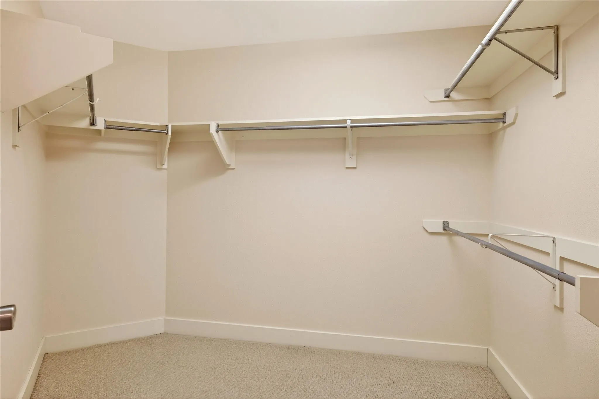 Condominium For Sale in Dallas County , 5055 Addison Circle 409, Addison, Texas 75001, 2 Bedroom, 3 Bathroom, Garage spaces, 1,906 Sqft, built in 2000, mls#21347802, Real Estate Agent in Addison, Homes For Sale in Dallas county, Homes For Sale in Addison, Realtor in Addison Texas, Real Estate Brokerage Independent Realty Texas, Luminita Cordes Realtor