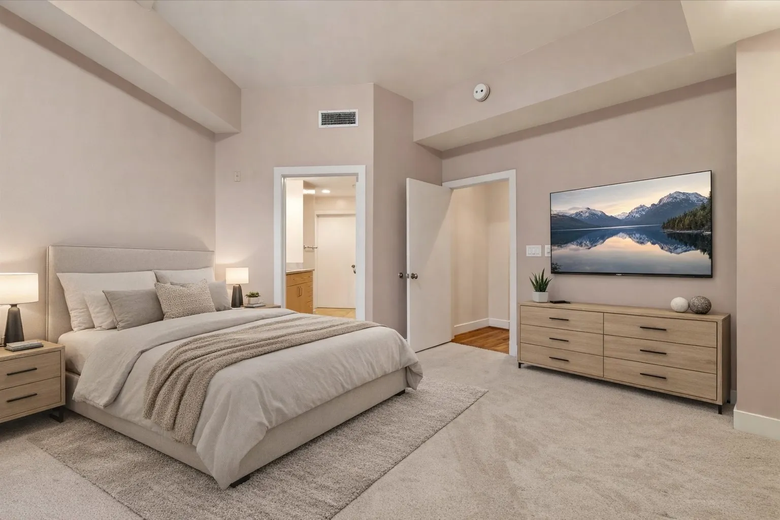 Bedroom on 1st floor with ensuite