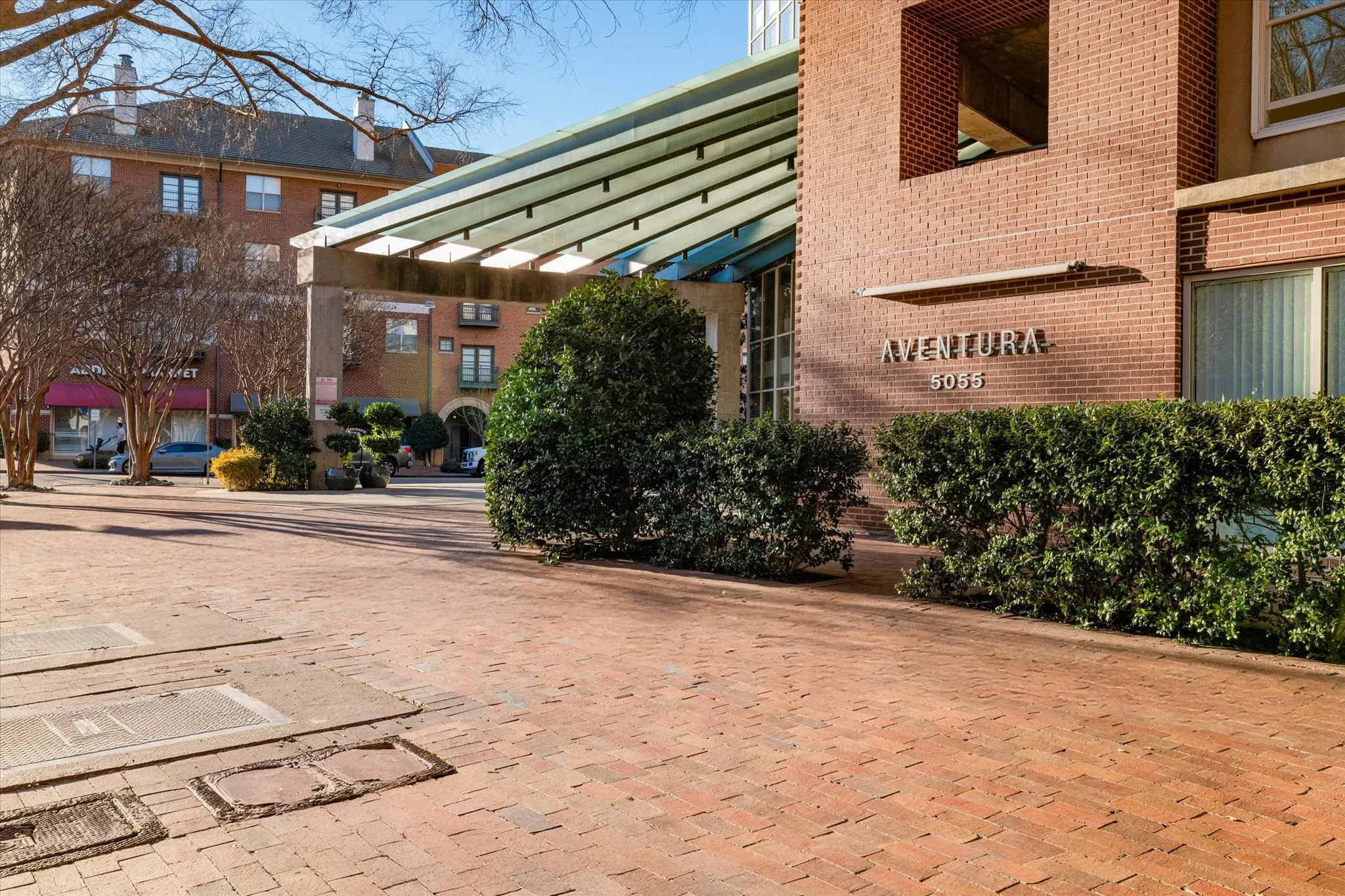 Condominium For Sale in Dallas County , 5055 Addison Circle 409, Addison, Texas 75001, 2 Bedroom, 3 Bathroom, Garage spaces, 1,906 Sqft, built in 2000, mls#21347802, Real Estate Agent in Addison, Homes For Sale in Dallas county, Homes For Sale in Addison, Realtor in Addison Texas, Real Estate Brokerage Independent Realty Texas, Luminita Cordes Realtor