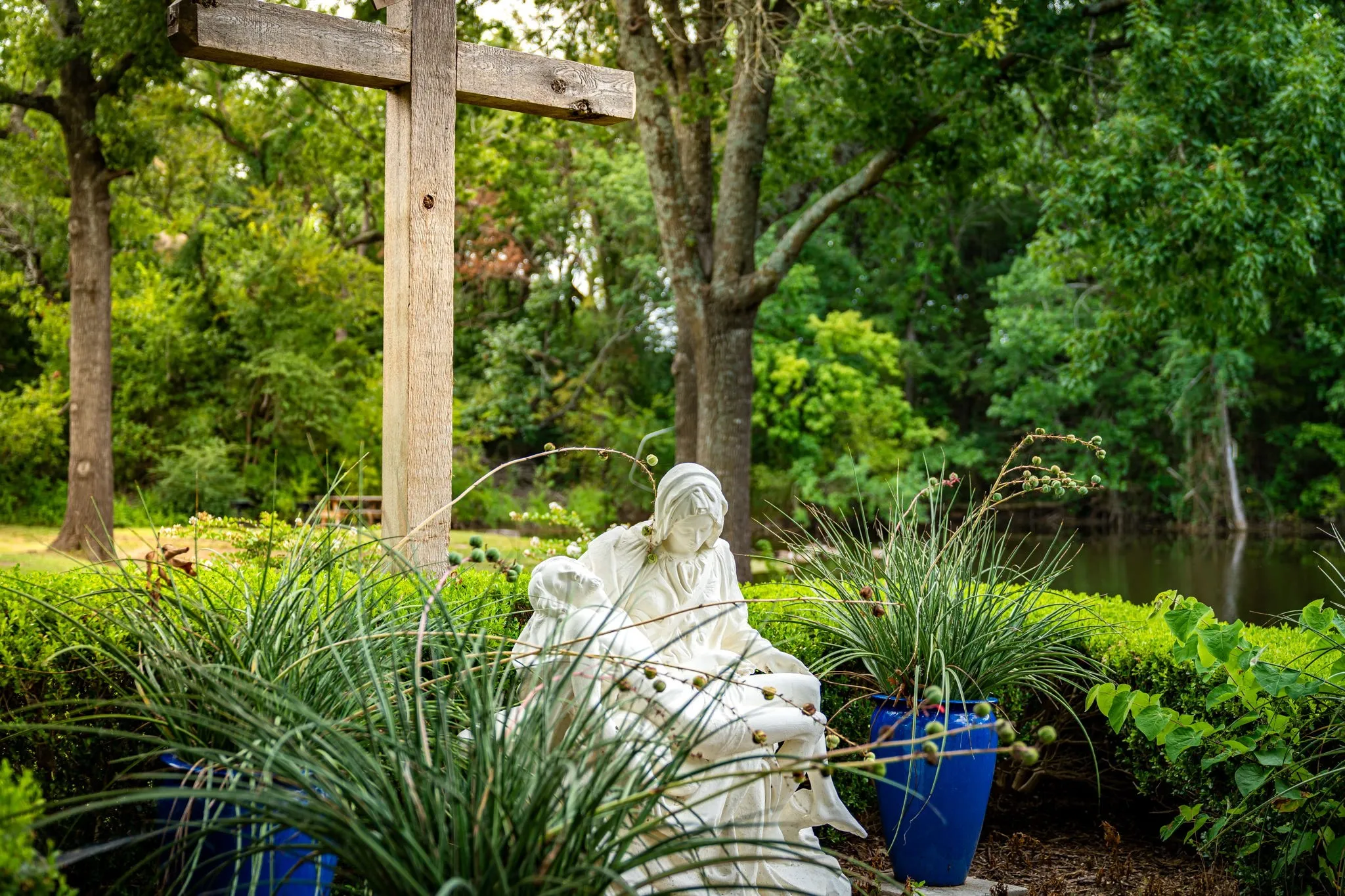 Several areas have  gorgeous statues that are framed by beautiful landscaping.