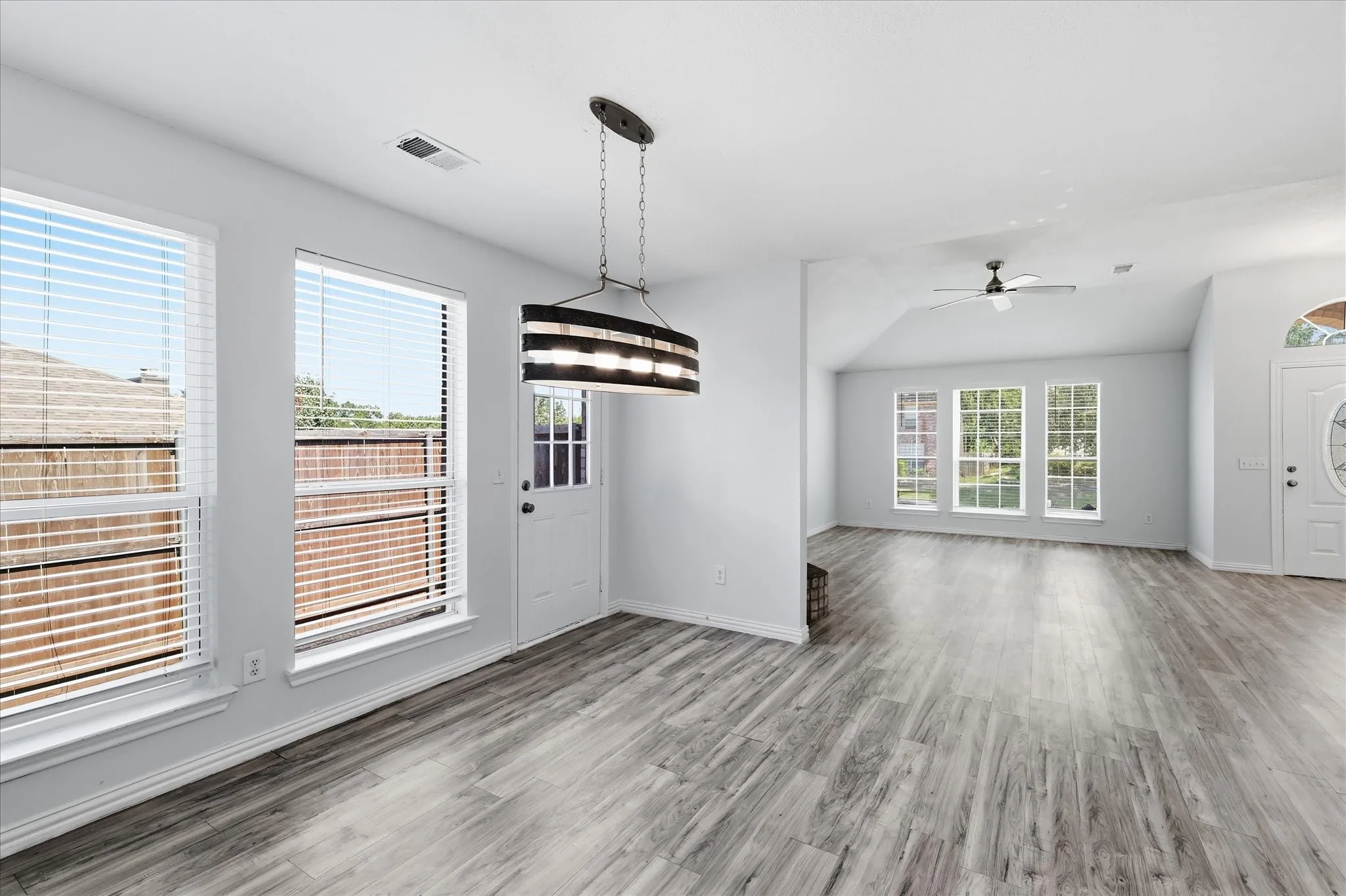 Single Family Residence For Sale in Collin County , 311 Bridlegate Drive, Mc Kinney, Texas 75069, 3 Bedroom, 2 Bathroom, 2 Garage spaces, 1,590 Sqft, built in 1997, mls#21347944, Real Estate Agent in Mc Kinney, Homes For Sale in Collin county, Homes For Sale in Mc Kinney, Realtor in Mc Kinney Texas, Real Estate Brokerage Independent Realty Texas, Luminita Cordes Realtor