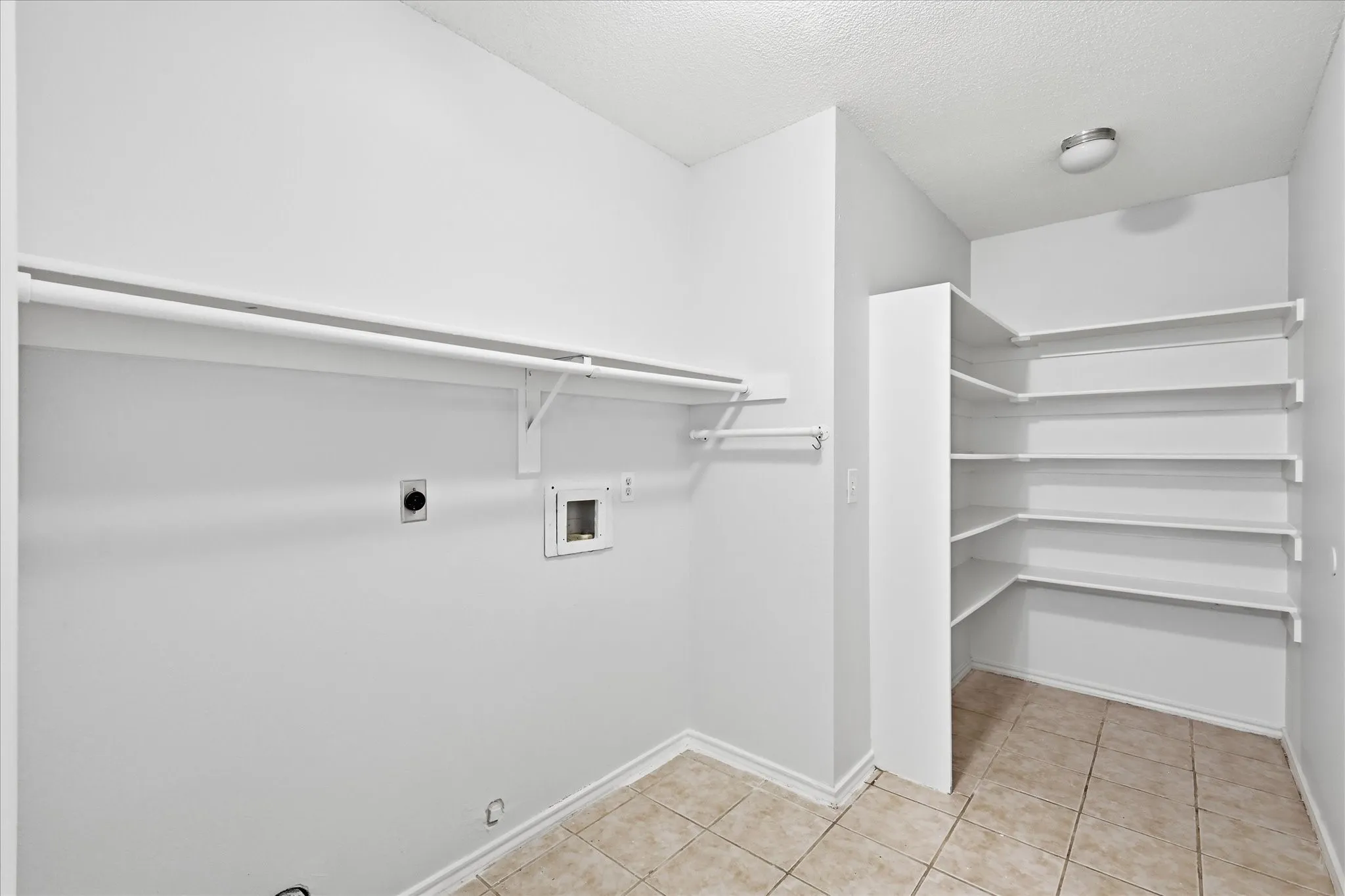 Single Family Residence For Sale in Collin County , 311 Bridlegate Drive, Mc Kinney, Texas 75069, 3 Bedroom, 2 Bathroom, 2 Garage spaces, 1,590 Sqft, built in 1997, mls#21347944, Real Estate Agent in Mc Kinney, Homes For Sale in Collin county, Homes For Sale in Mc Kinney, Realtor in Mc Kinney Texas, Real Estate Brokerage Independent Realty Texas, Luminita Cordes Realtor