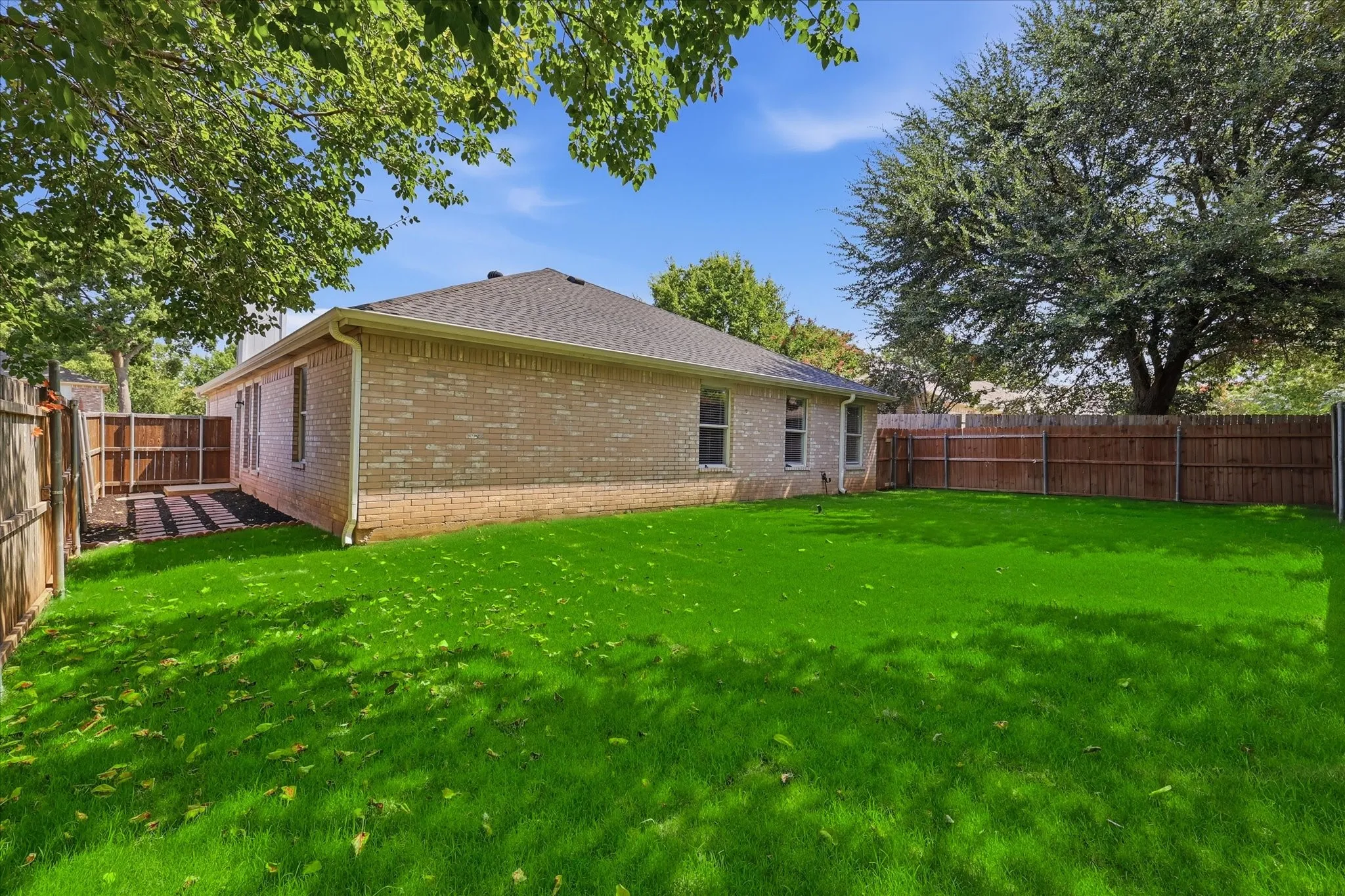 Single Family Residence For Sale in Collin County , 311 Bridlegate Drive, Mc Kinney, Texas 75069, 3 Bedroom, 2 Bathroom, 2 Garage spaces, 1,590 Sqft, built in 1997, mls#21347944, Real Estate Agent in Mc Kinney, Homes For Sale in Collin county, Homes For Sale in Mc Kinney, Realtor in Mc Kinney Texas, Real Estate Brokerage Independent Realty Texas, Luminita Cordes Realtor