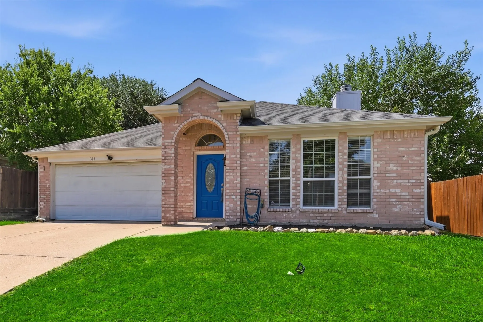 Single Family Residence For Sale in Collin County , 311 Bridlegate Drive, Mc Kinney, Texas 75069, 3 Bedroom, 2 Bathroom, 2 Garage spaces, 1,590 Sqft, built in 1997, mls#21347944, Real Estate Agent in Mc Kinney, Homes For Sale in Collin county, Homes For Sale in Mc Kinney, Realtor in Mc Kinney Texas, Real Estate Brokerage Independent Realty Texas, Luminita Cordes Realtor