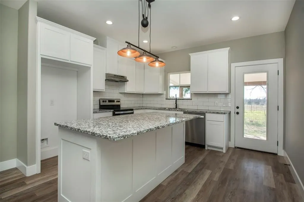 Townhouse For Rent in Grayson County , 20494 US Highway 377 A, Whitesboro, Texas 76273, 3 Bedrooms, 2 Bathrooms, Garage spaces, 1,314 Sqft, built in 2023, Price $1,600, mls#21348009, Real Estate Agent in Whitesboro, Homes For Rent in Grayson county, Homes For Rent in Whitesboro, Realtor in Whitesboro Texas, Real Estate Brokerage Independent Realty Texas, Luminita Cordes Realtor