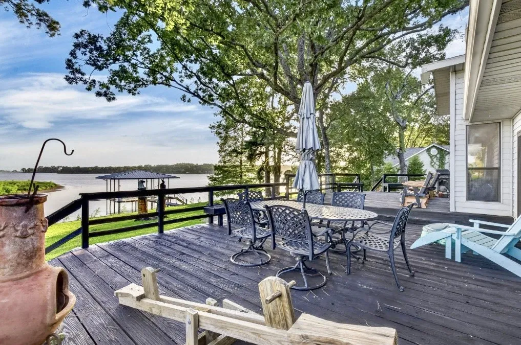 Single Family Residence For Sale in Henderson County , 148 Vista Drive, Eustace, Texas 75124, 6 Bedroom, 4 Bathroom, 2 Garage spaces, 3,002 Sqft, built in 1978, mls#21333968, Real Estate Agent in Eustace, Homes For Sale in Henderson county, Homes For Sale in Eustace, Realtor in Eustace Texas, Real Estate Brokerage Independent Realty Texas, Luminita Cordes Realtor