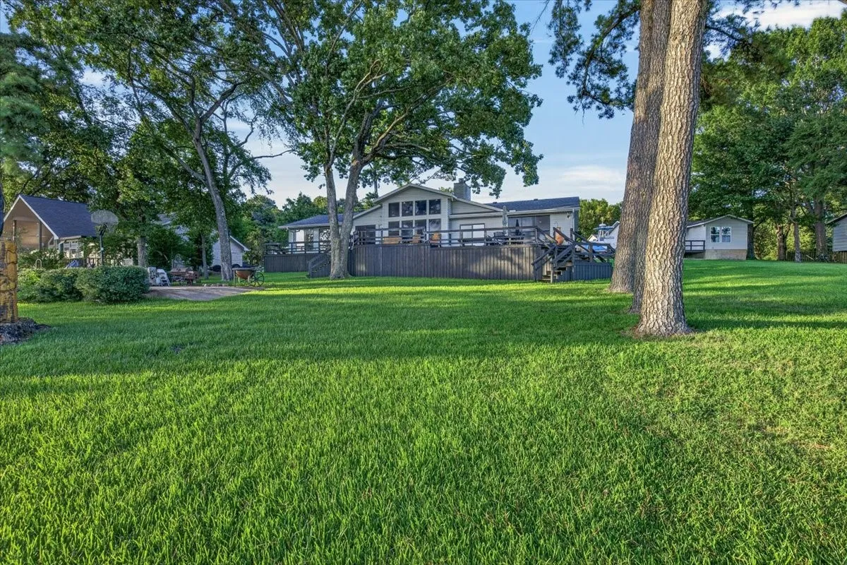 Single Family Residence For Sale in Henderson County , 148 Vista Drive, Eustace, Texas 75124, 6 Bedroom, 4 Bathroom, 2 Garage spaces, 3,002 Sqft, built in 1978, mls#21333968, Real Estate Agent in Eustace, Homes For Sale in Henderson county, Homes For Sale in Eustace, Realtor in Eustace Texas, Real Estate Brokerage Independent Realty Texas, Luminita Cordes Realtor