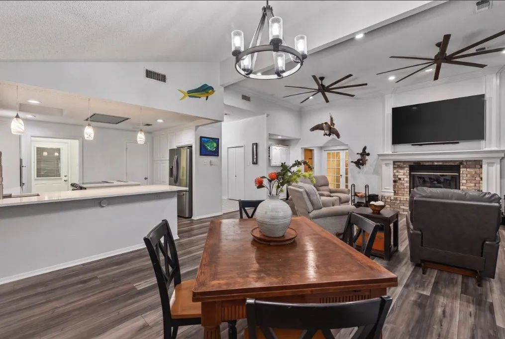 Single Family Residence For Sale in Henderson County , 148 Vista Drive, Eustace, Texas 75124, 6 Bedroom, 4 Bathroom, 2 Garage spaces, 3,002 Sqft, built in 1978, mls#21333968, Real Estate Agent in Eustace, Homes For Sale in Henderson county, Homes For Sale in Eustace, Realtor in Eustace Texas, Real Estate Brokerage Independent Realty Texas, Luminita Cordes Realtor