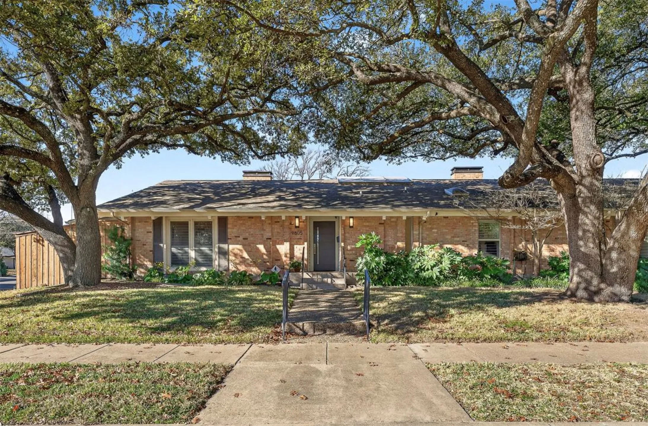 Duplex For Rent in Dallas County , 9805 Airline Road, Dallas, Texas 75230, 3 Bedrooms, 3 Bathrooms, 2 Garage spaces, 1,926 Sqft, built in 1965, Price $8,500, mls#21348018, Real Estate Agent in Dallas, Homes For Rent in Dallas county, Homes For Rent in Dallas, Realtor in Dallas Texas, Real Estate Brokerage Independent Realty Texas, Luminita Cordes Realtor