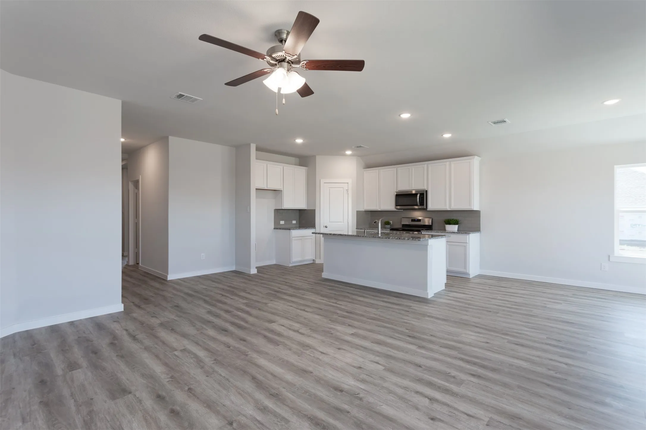 Single Family Residence For Rent in Collin County , 512 Pepperbark Avenue, Princeton, Texas 75407, 3 Bedroom, 2 Bathroom, 2 Garage spaces, 1,606 Sqft, built in 2021, mls#21345676, Real Estate Agent in Princeton, Homes For Rent in Collin county, Homes For Rent in Princeton, Realtor in Princeton Texas, Real Estate Brokerage Independent Realty Texas, Luminita Cordes Realtor