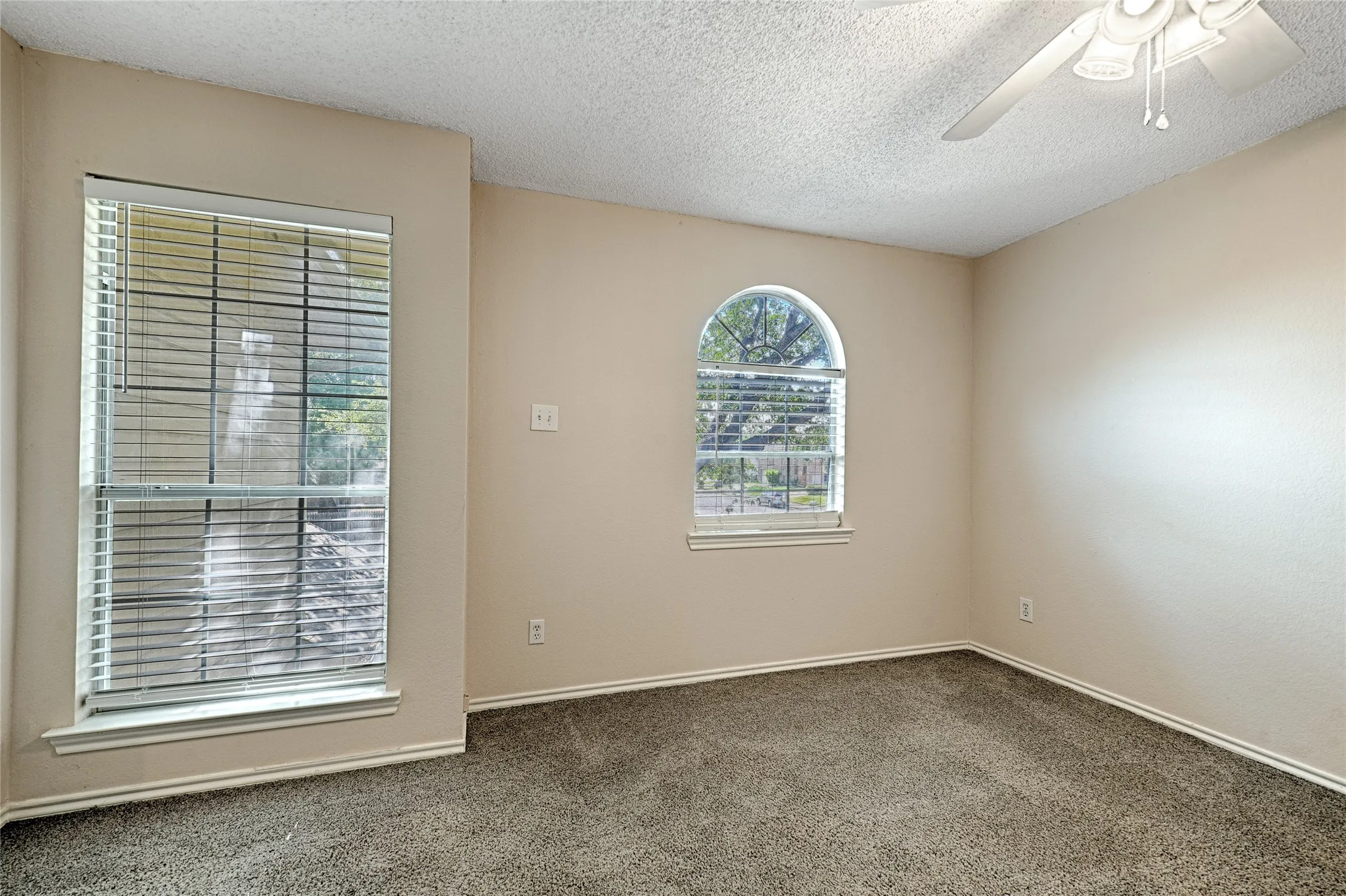 Single Family Residence For Sale in Denton County , 3231 Renaissance Drive, Dallas, Texas 75287, 3 Bedroom, 3 Bathroom, 2 Garage spaces, 1,704 Sqft, built in 1991, mls#21347756, Real Estate Agent in Dallas, Homes For Sale in Denton county, Homes For Sale in Dallas, Realtor in Dallas Texas, Real Estate Brokerage Independent Realty Texas, Luminita Cordes Realtor
