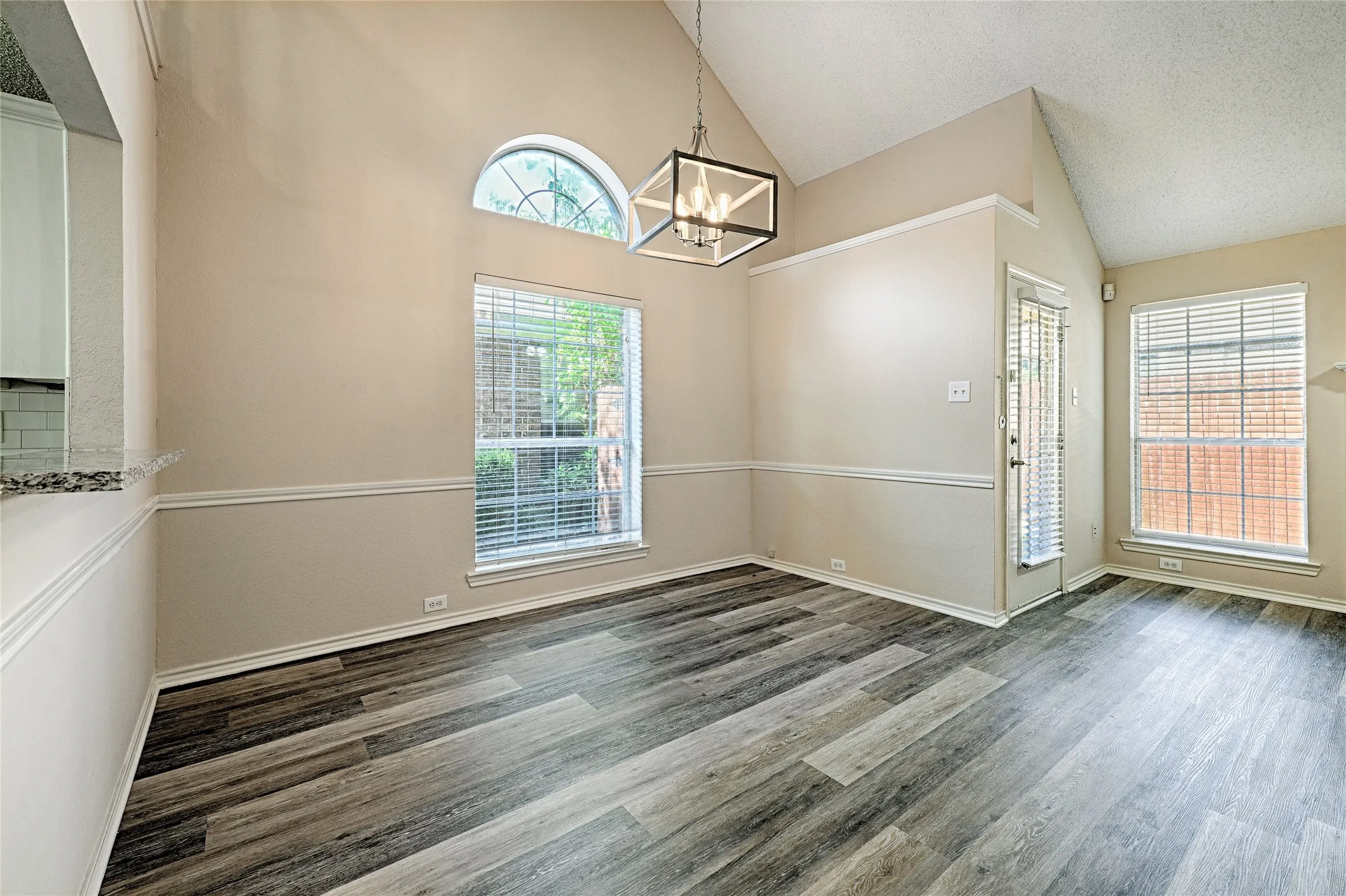 Single Family Residence For Sale in Denton County , 3231 Renaissance Drive, Dallas, Texas 75287, 3 Bedroom, 3 Bathroom, 2 Garage spaces, 1,704 Sqft, built in 1991, mls#21347756, Real Estate Agent in Dallas, Homes For Sale in Denton county, Homes For Sale in Dallas, Realtor in Dallas Texas, Real Estate Brokerage Independent Realty Texas, Luminita Cordes Realtor