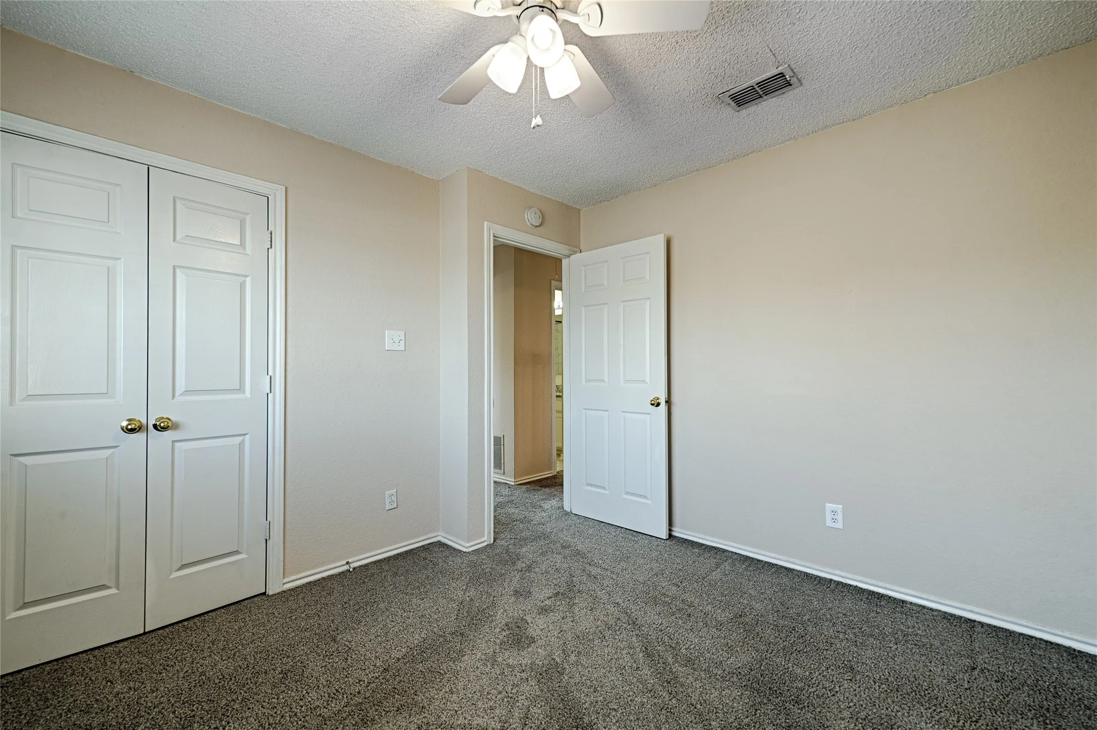 Single Family Residence For Sale in Denton County , 3231 Renaissance Drive, Dallas, Texas 75287, 3 Bedroom, 3 Bathroom, 2 Garage spaces, 1,704 Sqft, built in 1991, mls#21347756, Real Estate Agent in Dallas, Homes For Sale in Denton county, Homes For Sale in Dallas, Realtor in Dallas Texas, Real Estate Brokerage Independent Realty Texas, Luminita Cordes Realtor