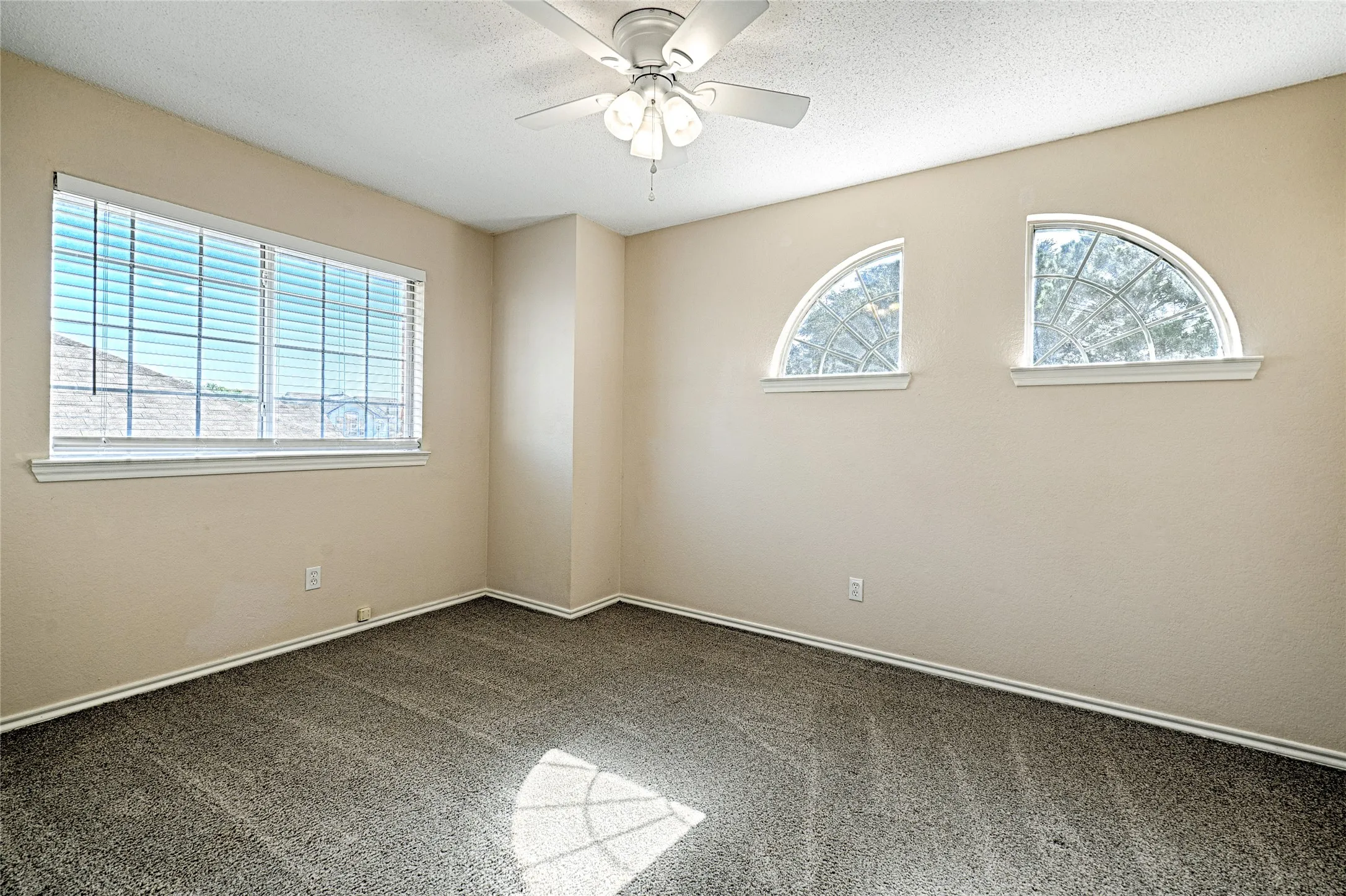 Single Family Residence For Sale in Denton County , 3231 Renaissance Drive, Dallas, Texas 75287, 3 Bedroom, 3 Bathroom, 2 Garage spaces, 1,704 Sqft, built in 1991, mls#21347756, Real Estate Agent in Dallas, Homes For Sale in Denton county, Homes For Sale in Dallas, Realtor in Dallas Texas, Real Estate Brokerage Independent Realty Texas, Luminita Cordes Realtor