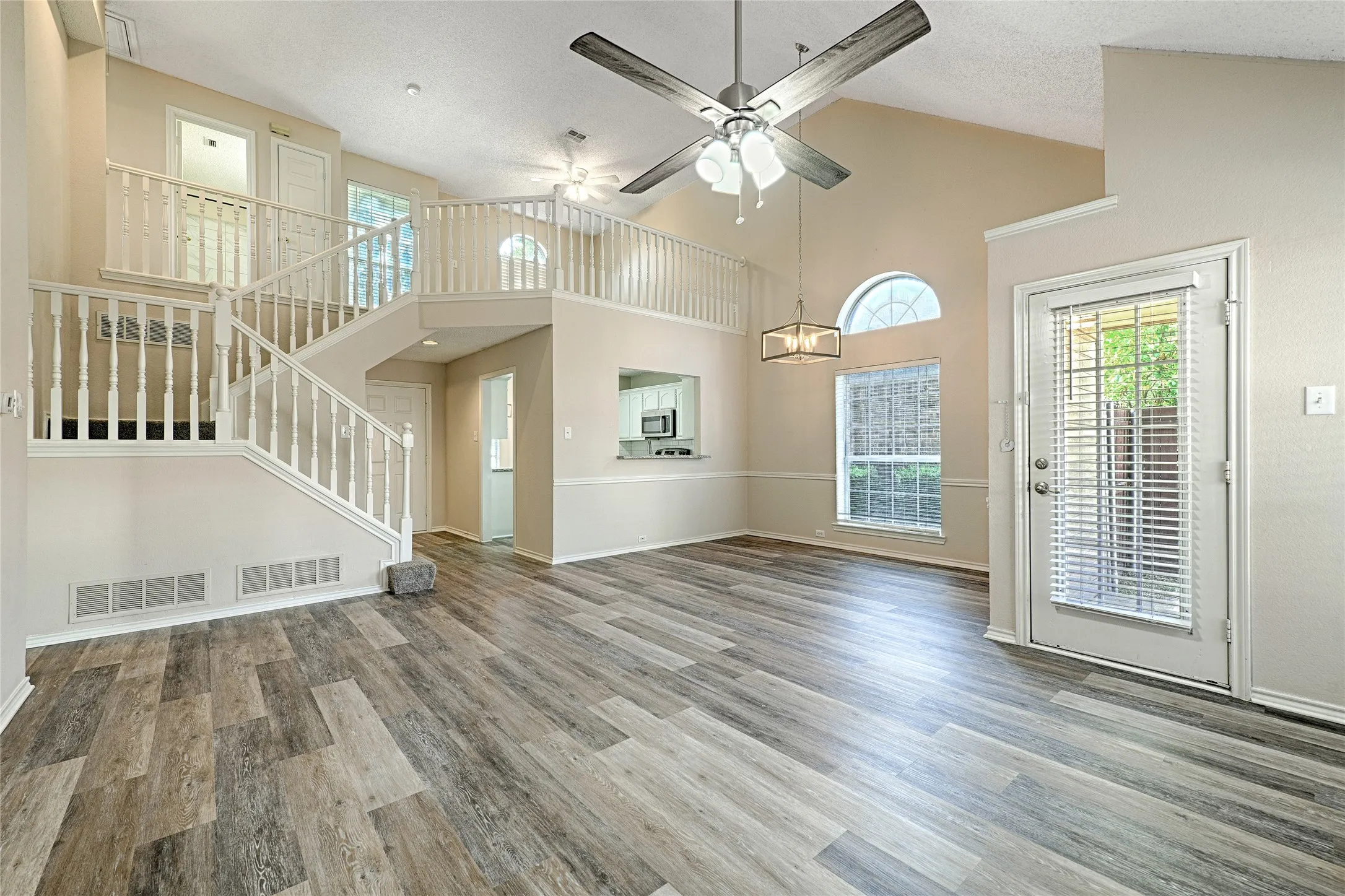 Single Family Residence For Sale in Denton County , 3231 Renaissance Drive, Dallas, Texas 75287, 3 Bedroom, 3 Bathroom, 2 Garage spaces, 1,704 Sqft, built in 1991, mls#21347756, Real Estate Agent in Dallas, Homes For Sale in Denton county, Homes For Sale in Dallas, Realtor in Dallas Texas, Real Estate Brokerage Independent Realty Texas, Luminita Cordes Realtor