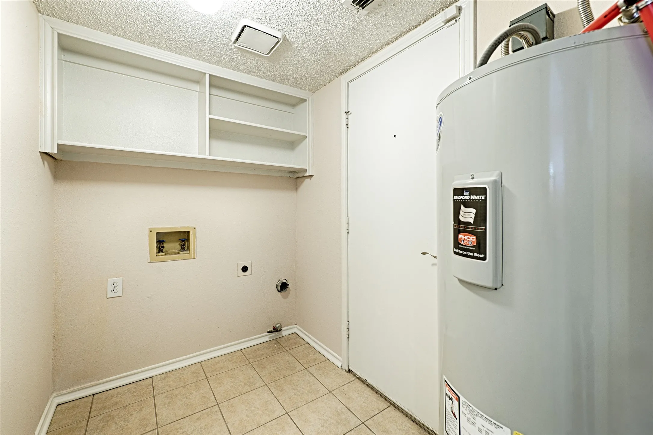 Single Family Residence For Sale in Denton County , 3231 Renaissance Drive, Dallas, Texas 75287, 3 Bedroom, 3 Bathroom, 2 Garage spaces, 1,704 Sqft, built in 1991, mls#21347756, Real Estate Agent in Dallas, Homes For Sale in Denton county, Homes For Sale in Dallas, Realtor in Dallas Texas, Real Estate Brokerage Independent Realty Texas, Luminita Cordes Realtor
