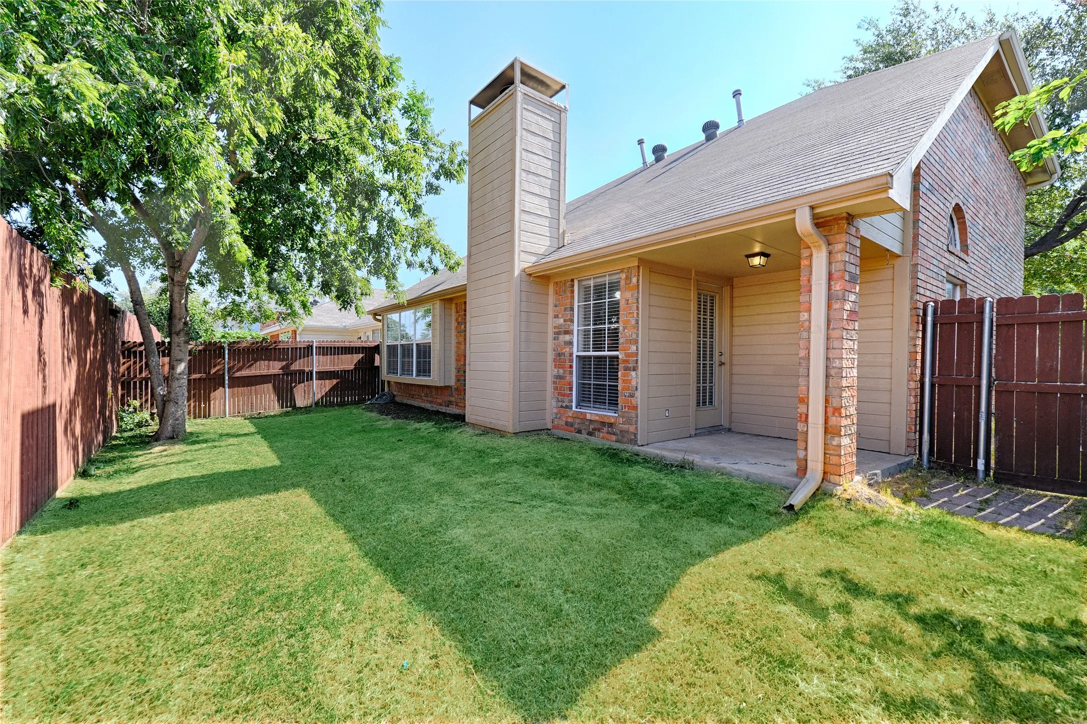 Single Family Residence For Sale in Denton County , 3231 Renaissance Drive, Dallas, Texas 75287, 3 Bedroom, 3 Bathroom, 2 Garage spaces, 1,704 Sqft, built in 1991, mls#21347756, Real Estate Agent in Dallas, Homes For Sale in Denton county, Homes For Sale in Dallas, Realtor in Dallas Texas, Real Estate Brokerage Independent Realty Texas, Luminita Cordes Realtor