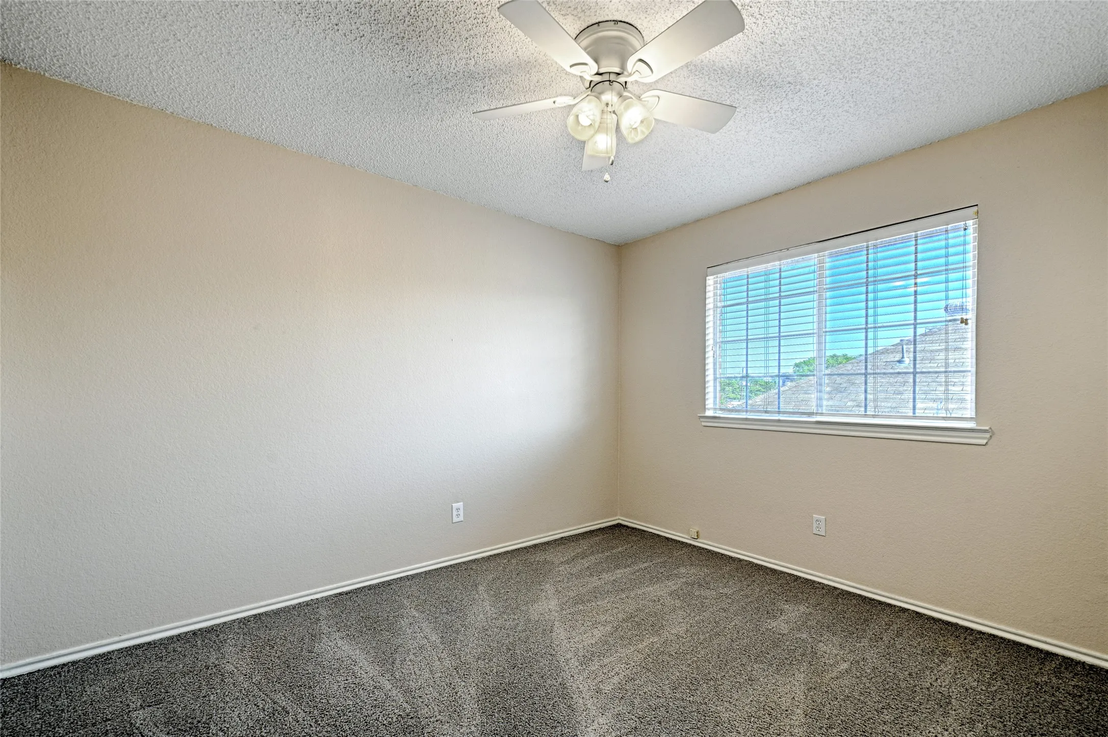 Single Family Residence For Sale in Denton County , 3231 Renaissance Drive, Dallas, Texas 75287, 3 Bedroom, 3 Bathroom, 2 Garage spaces, 1,704 Sqft, built in 1991, mls#21347756, Real Estate Agent in Dallas, Homes For Sale in Denton county, Homes For Sale in Dallas, Realtor in Dallas Texas, Real Estate Brokerage Independent Realty Texas, Luminita Cordes Realtor