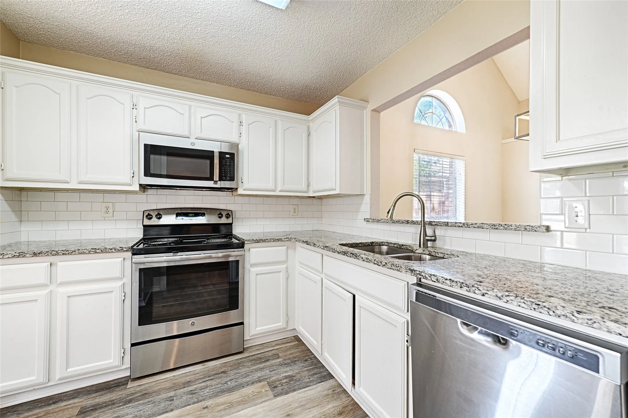 Single Family Residence For Sale in Denton County , 3231 Renaissance Drive, Dallas, Texas 75287, 3 Bedroom, 3 Bathroom, 2 Garage spaces, 1,704 Sqft, built in 1991, mls#21347756, Real Estate Agent in Dallas, Homes For Sale in Denton county, Homes For Sale in Dallas, Realtor in Dallas Texas, Real Estate Brokerage Independent Realty Texas, Luminita Cordes Realtor