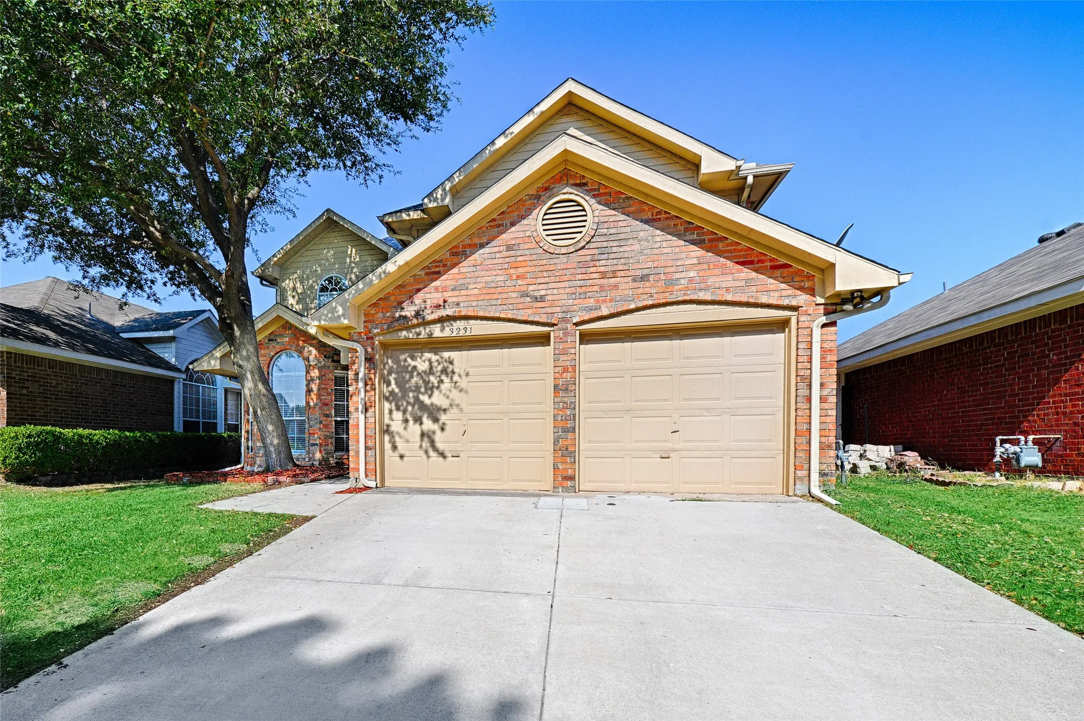 Single Family Residence For Sale in Denton County , 3231 Renaissance Drive, Dallas, Texas 75287, 3 Bedroom, 3 Bathroom, 2 Garage spaces, 1,704 Sqft, built in 1991, mls#21347756, Real Estate Agent in Dallas, Homes For Sale in Denton county, Homes For Sale in Dallas, Realtor in Dallas Texas, Real Estate Brokerage Independent Realty Texas, Luminita Cordes Realtor