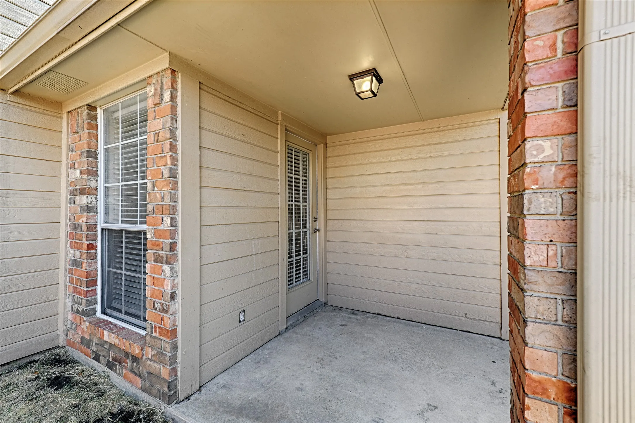 Single Family Residence For Sale in Denton County , 3231 Renaissance Drive, Dallas, Texas 75287, 3 Bedroom, 3 Bathroom, 2 Garage spaces, 1,704 Sqft, built in 1991, mls#21347756, Real Estate Agent in Dallas, Homes For Sale in Denton county, Homes For Sale in Dallas, Realtor in Dallas Texas, Real Estate Brokerage Independent Realty Texas, Luminita Cordes Realtor
