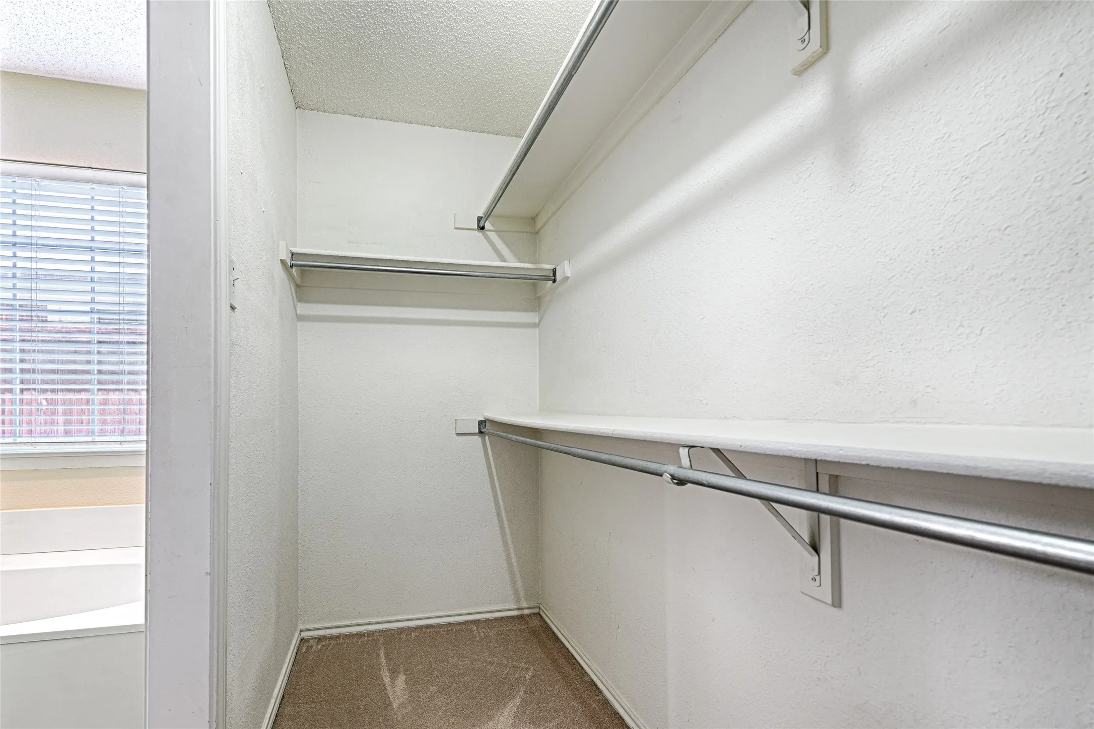 Single Family Residence For Sale in Denton County , 3231 Renaissance Drive, Dallas, Texas 75287, 3 Bedroom, 3 Bathroom, 2 Garage spaces, 1,704 Sqft, built in 1991, mls#21347756, Real Estate Agent in Dallas, Homes For Sale in Denton county, Homes For Sale in Dallas, Realtor in Dallas Texas, Real Estate Brokerage Independent Realty Texas, Luminita Cordes Realtor