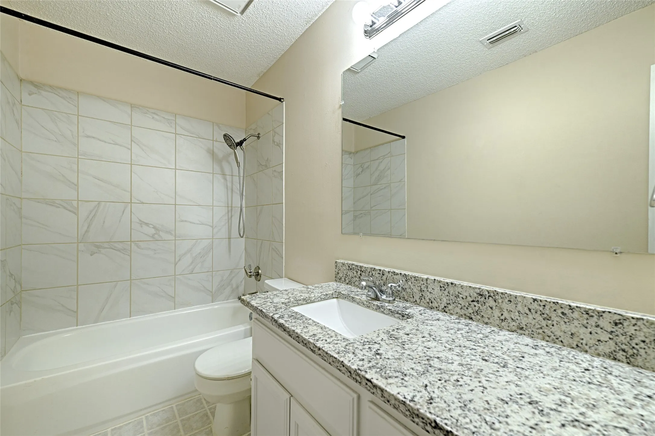 Single Family Residence For Sale in Denton County , 3231 Renaissance Drive, Dallas, Texas 75287, 3 Bedroom, 3 Bathroom, 2 Garage spaces, 1,704 Sqft, built in 1991, mls#21347756, Real Estate Agent in Dallas, Homes For Sale in Denton county, Homes For Sale in Dallas, Realtor in Dallas Texas, Real Estate Brokerage Independent Realty Texas, Luminita Cordes Realtor
