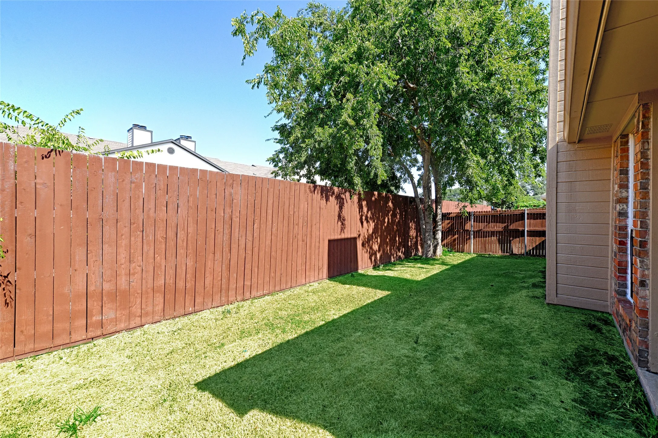 Single Family Residence For Sale in Denton County , 3231 Renaissance Drive, Dallas, Texas 75287, 3 Bedroom, 3 Bathroom, 2 Garage spaces, 1,704 Sqft, built in 1991, mls#21347756, Real Estate Agent in Dallas, Homes For Sale in Denton county, Homes For Sale in Dallas, Realtor in Dallas Texas, Real Estate Brokerage Independent Realty Texas, Luminita Cordes Realtor