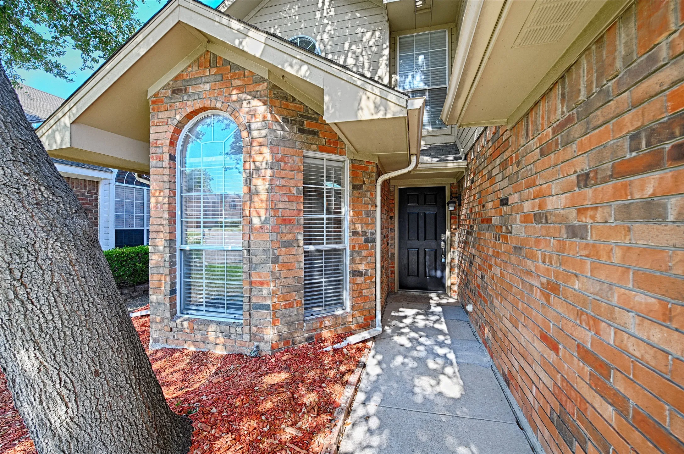 Single Family Residence For Sale in Denton County , 3231 Renaissance Drive, Dallas, Texas 75287, 3 Bedroom, 3 Bathroom, 2 Garage spaces, 1,704 Sqft, built in 1991, mls#21347756, Real Estate Agent in Dallas, Homes For Sale in Denton county, Homes For Sale in Dallas, Realtor in Dallas Texas, Real Estate Brokerage Independent Realty Texas, Luminita Cordes Realtor