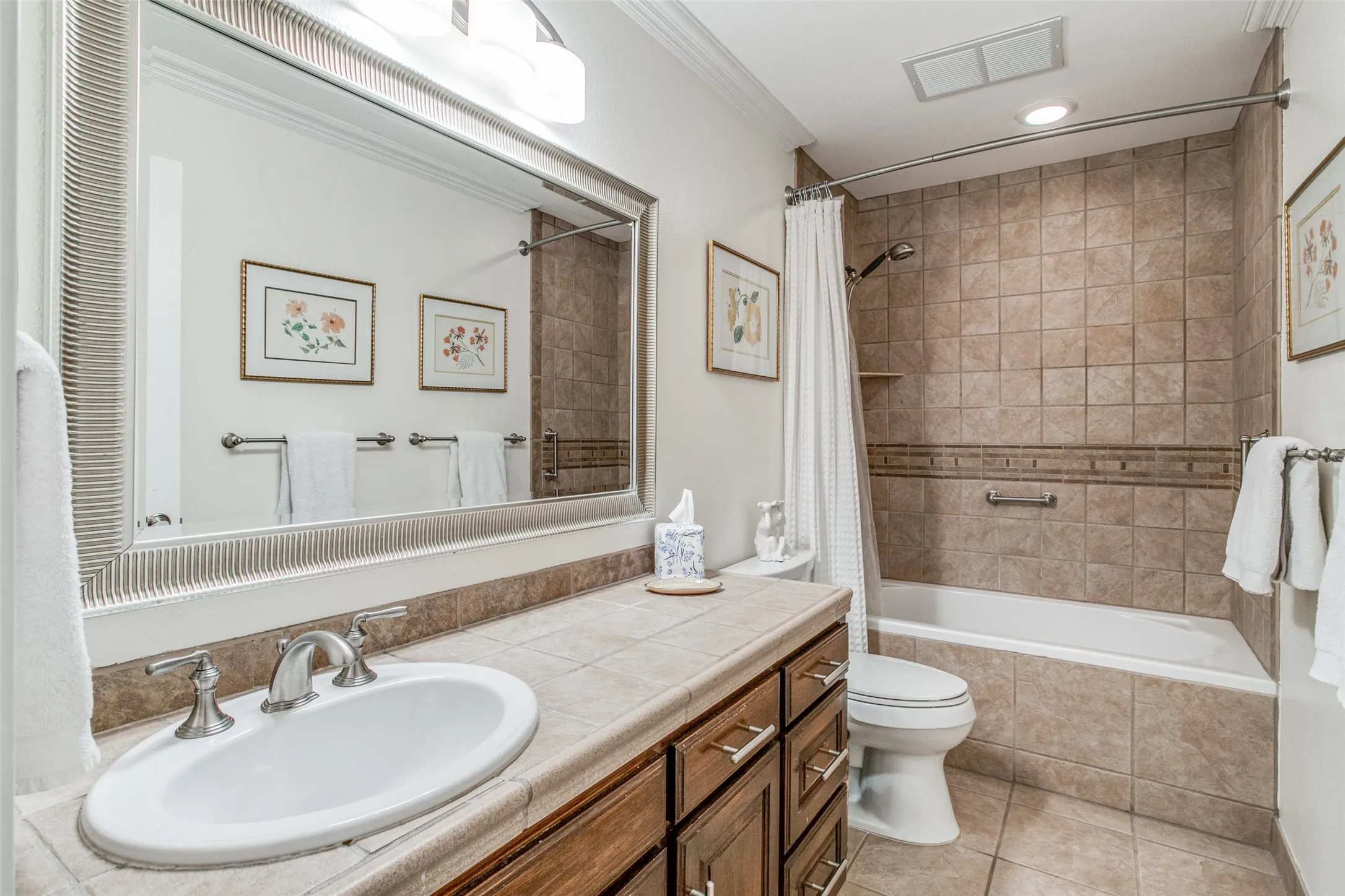Townhouse For Rent in Dallas County , 4301 Mc Kinney Avenue A, Dallas, Texas 75205, 3 Bedroom, 4 Bathroom, 2 Garage spaces, 2,443 Sqft, built in 2005, Price $6,100, mls#21348021, Real Estate Agent in Dallas, Homes For Rent in Dallas county, Homes For Rent in Dallas, Realtor in Dallas Texas, Real Estate Brokerage Independent Realty Texas, Luminita Cordes Realtor