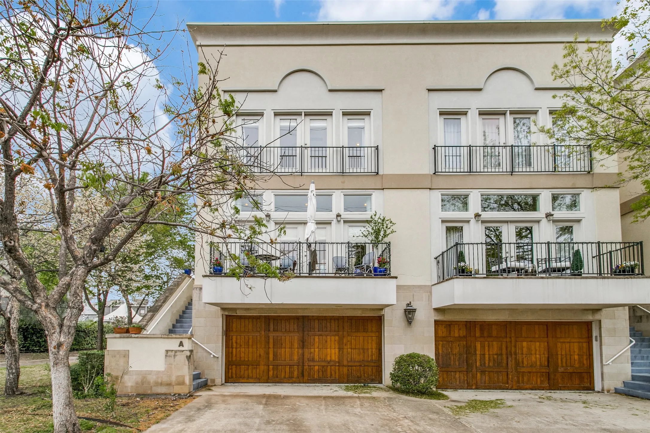 Townhouse For Rent in Dallas County , 4301 Mc Kinney Avenue A, Dallas, Texas 75205, 3 Bedroom, 4 Bathroom, 2 Garage spaces, 2,443 Sqft, built in 2005, Price $6,100, mls#21348021, Real Estate Agent in Dallas, Homes For Rent in Dallas county, Homes For Rent in Dallas, Realtor in Dallas Texas, Real Estate Brokerage Independent Realty Texas, Luminita Cordes Realtor