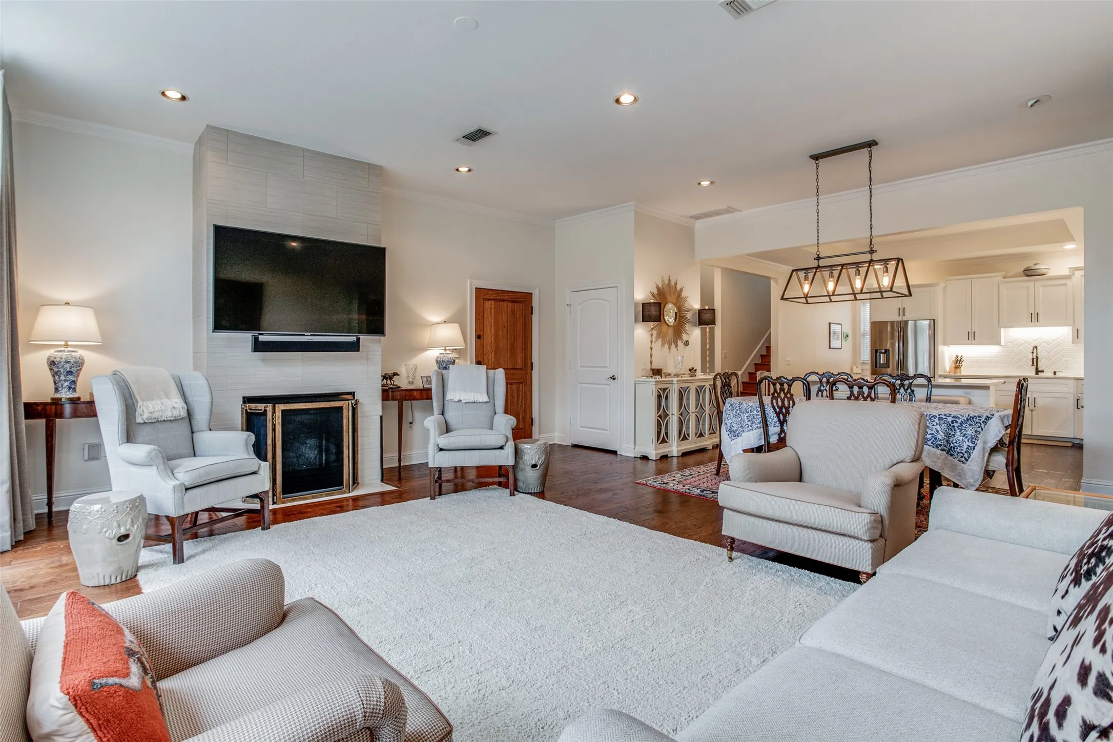 Townhouse For Rent in Dallas County , 4301 Mc Kinney Avenue A, Dallas, Texas 75205, 3 Bedroom, 4 Bathroom, 2 Garage spaces, 2,443 Sqft, built in 2005, Price $6,100, mls#21348021, Real Estate Agent in Dallas, Homes For Rent in Dallas county, Homes For Rent in Dallas, Realtor in Dallas Texas, Real Estate Brokerage Independent Realty Texas, Luminita Cordes Realtor