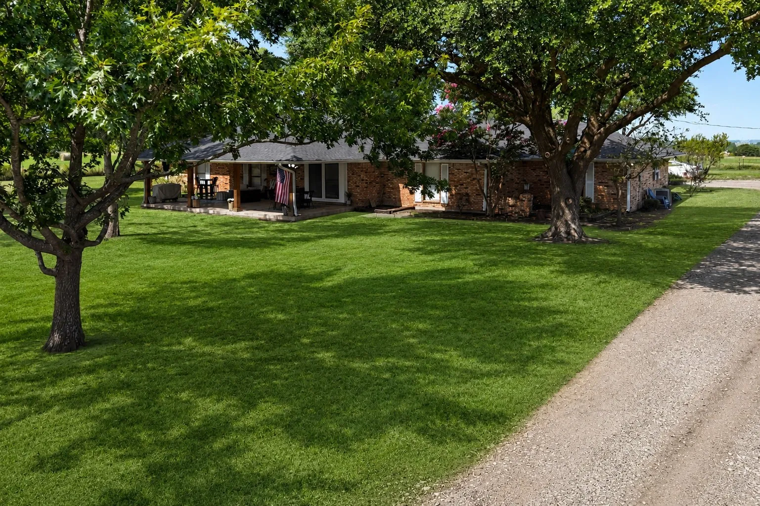 Single Family Residence For Sale in Kaufman County , 7430 Fm 1388, Kaufman, Texas 75142, 4 Bedroom, 3 Bathroom, 2 Garage spaces, 2,563 Sqft, built in 1980, mls#21347967, Real Estate Agent in Kaufman, Homes For Sale in Kaufman county, Homes For Sale in Kaufman, Realtor in Kaufman Texas, Real Estate Brokerage Independent Realty Texas, Luminita Cordes Realtor