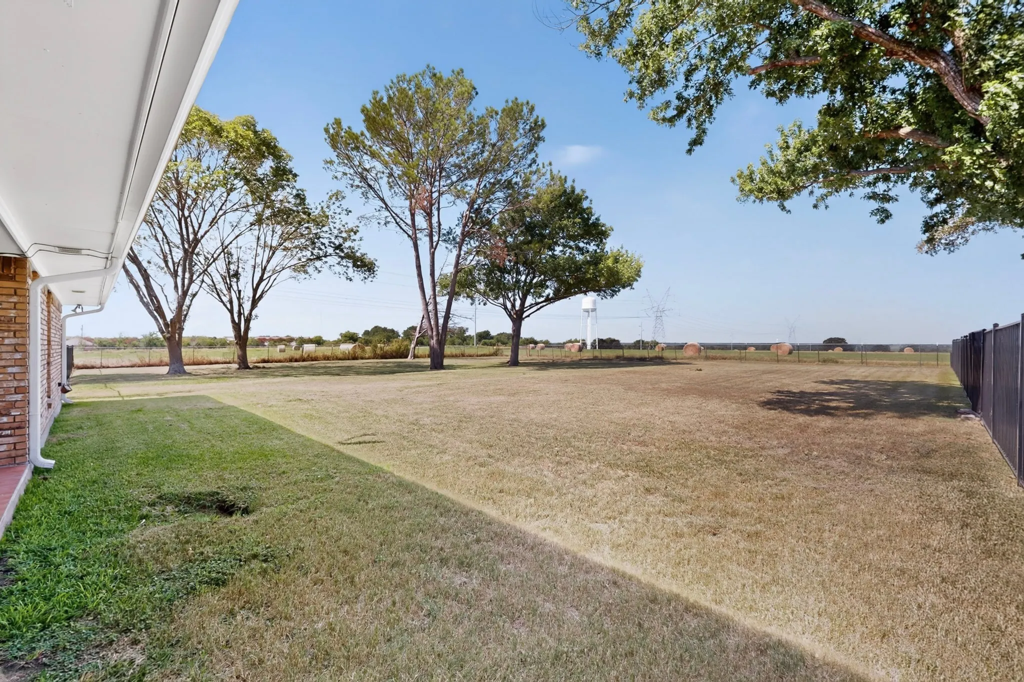 Single Family Residence For Sale in Kaufman County , 7430 Fm 1388, Kaufman, Texas 75142, 4 Bedroom, 3 Bathroom, 2 Garage spaces, 2,563 Sqft, built in 1980, mls#21347967, Real Estate Agent in Kaufman, Homes For Sale in Kaufman county, Homes For Sale in Kaufman, Realtor in Kaufman Texas, Real Estate Brokerage Independent Realty Texas, Luminita Cordes Realtor