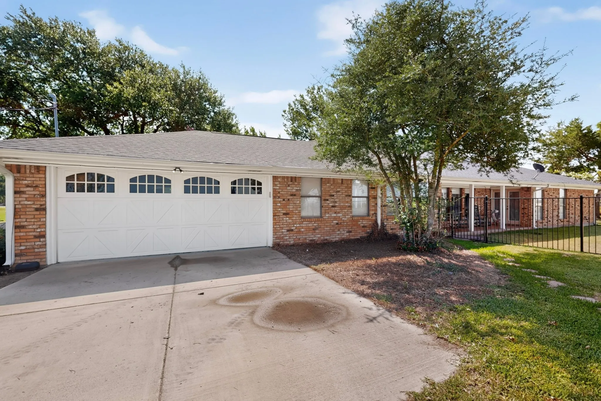 Single Family Residence For Sale in Kaufman County , 7430 Fm 1388, Kaufman, Texas 75142, 4 Bedroom, 3 Bathroom, 2 Garage spaces, 2,563 Sqft, built in 1980, mls#21347967, Real Estate Agent in Kaufman, Homes For Sale in Kaufman county, Homes For Sale in Kaufman, Realtor in Kaufman Texas, Real Estate Brokerage Independent Realty Texas, Luminita Cordes Realtor