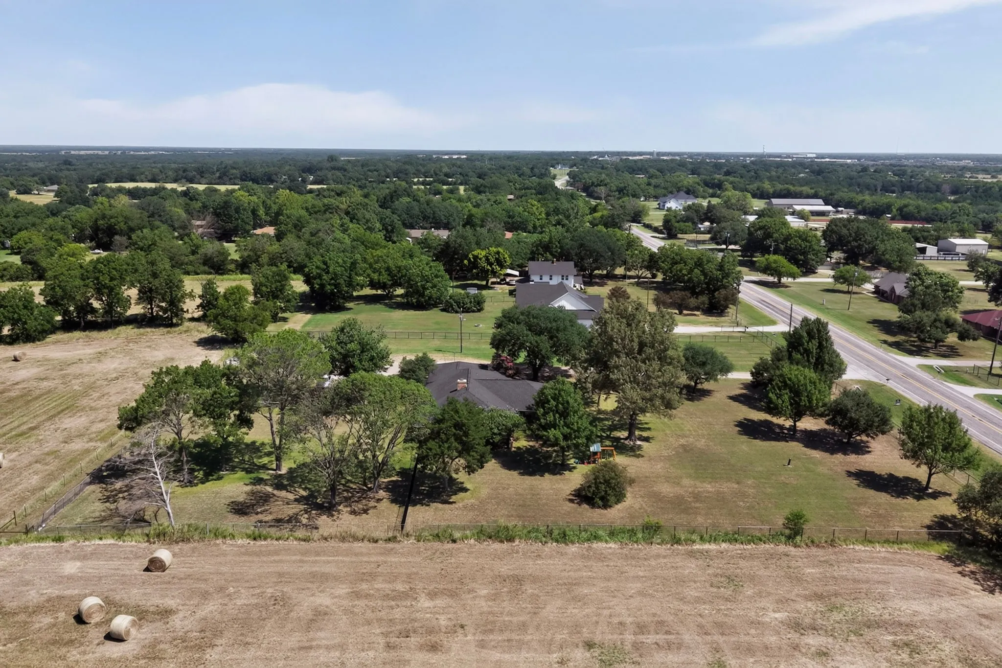 Single Family Residence For Sale in Kaufman County , 7430 Fm 1388, Kaufman, Texas 75142, 4 Bedroom, 3 Bathroom, 2 Garage spaces, 2,563 Sqft, built in 1980, mls#21347967, Real Estate Agent in Kaufman, Homes For Sale in Kaufman county, Homes For Sale in Kaufman, Realtor in Kaufman Texas, Real Estate Brokerage Independent Realty Texas, Luminita Cordes Realtor