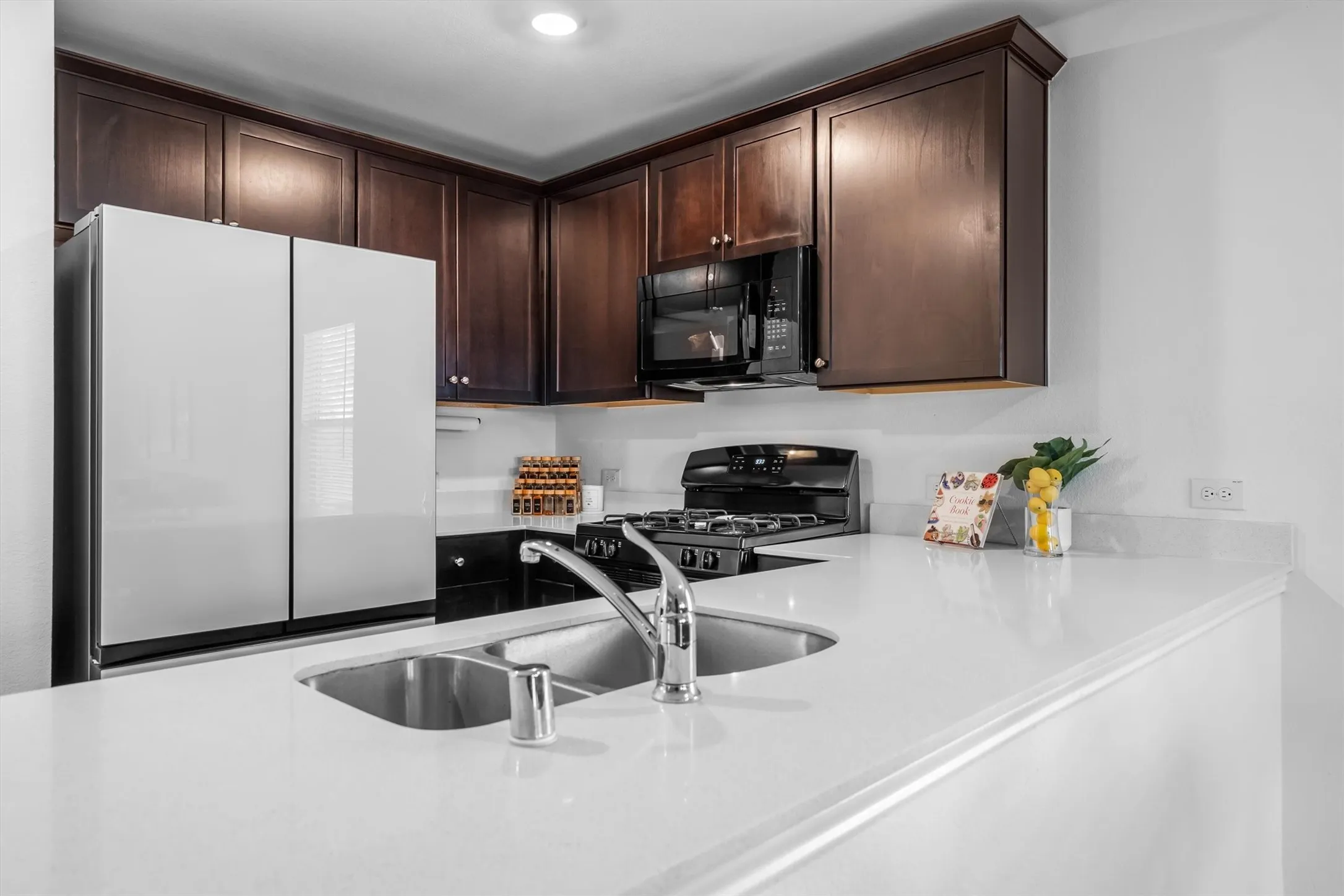 Single Family Residence For Sale in Denton County , 404 Ranchito Pass, Fort Worth, Texas 76052, 3 Bedroom, 2 Bathroom, 2 Garage spaces, 1,487 Sqft, built in 2022, mls#21347922, Real Estate Agent in Fort Worth, Homes For Sale in Denton county, Homes For Sale in Fort Worth, Realtor in Fort Worth Texas, Real Estate Brokerage Independent Realty Texas, Luminita Cordes Realtor