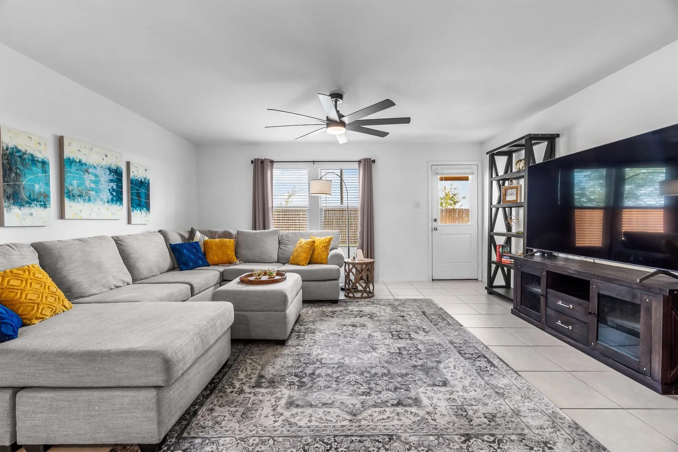 Single Family Residence For Sale in Denton County , 404 Ranchito Pass, Fort Worth, Texas 76052, 3 Bedroom, 2 Bathroom, 2 Garage spaces, 1,487 Sqft, built in 2022, mls#21347922, Real Estate Agent in Fort Worth, Homes For Sale in Denton county, Homes For Sale in Fort Worth, Realtor in Fort Worth Texas, Real Estate Brokerage Independent Realty Texas, Luminita Cordes Realtor