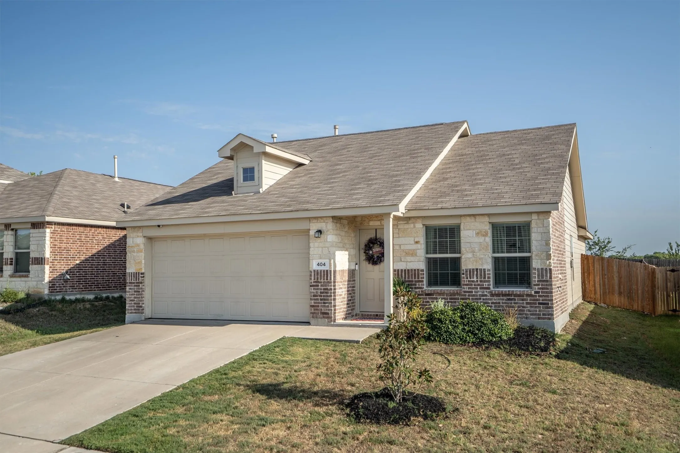 Single Family Residence For Sale in Denton County , 404 Ranchito Pass, Fort Worth, Texas 76052, 3 Bedroom, 2 Bathroom, 2 Garage spaces, 1,487 Sqft, built in 2022, mls#21347922, Real Estate Agent in Fort Worth, Homes For Sale in Denton county, Homes For Sale in Fort Worth, Realtor in Fort Worth Texas, Real Estate Brokerage Independent Realty Texas, Luminita Cordes Realtor