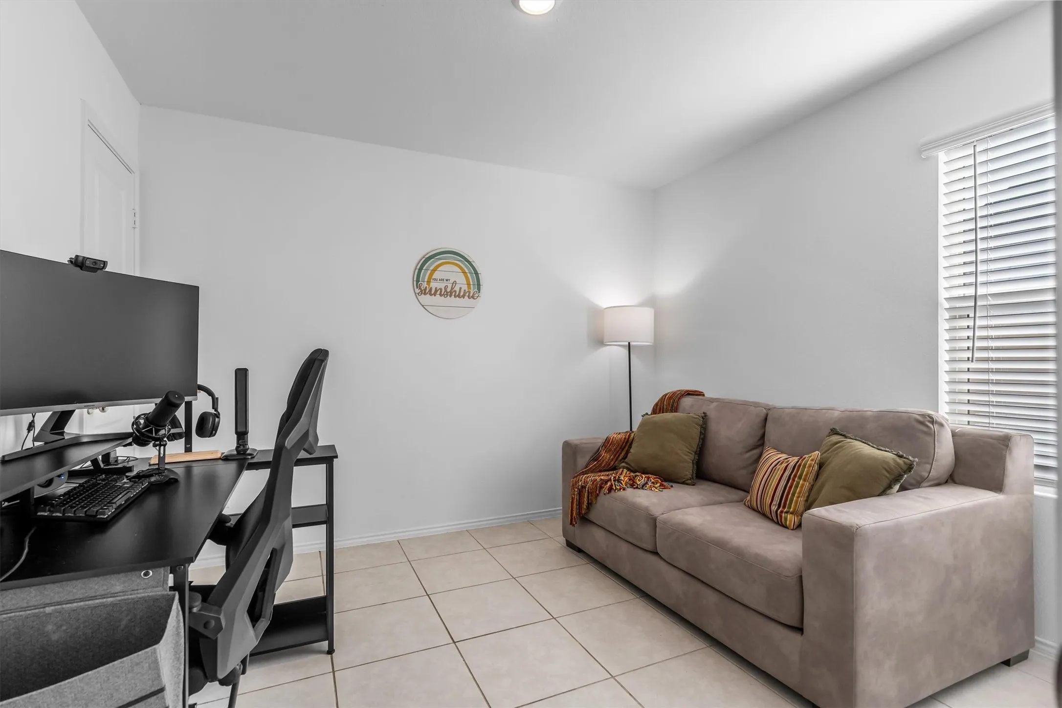 Single Family Residence For Sale in Denton County , 404 Ranchito Pass, Fort Worth, Texas 76052, 3 Bedroom, 2 Bathroom, 2 Garage spaces, 1,487 Sqft, built in 2022, mls#21347922, Real Estate Agent in Fort Worth, Homes For Sale in Denton county, Homes For Sale in Fort Worth, Realtor in Fort Worth Texas, Real Estate Brokerage Independent Realty Texas, Luminita Cordes Realtor