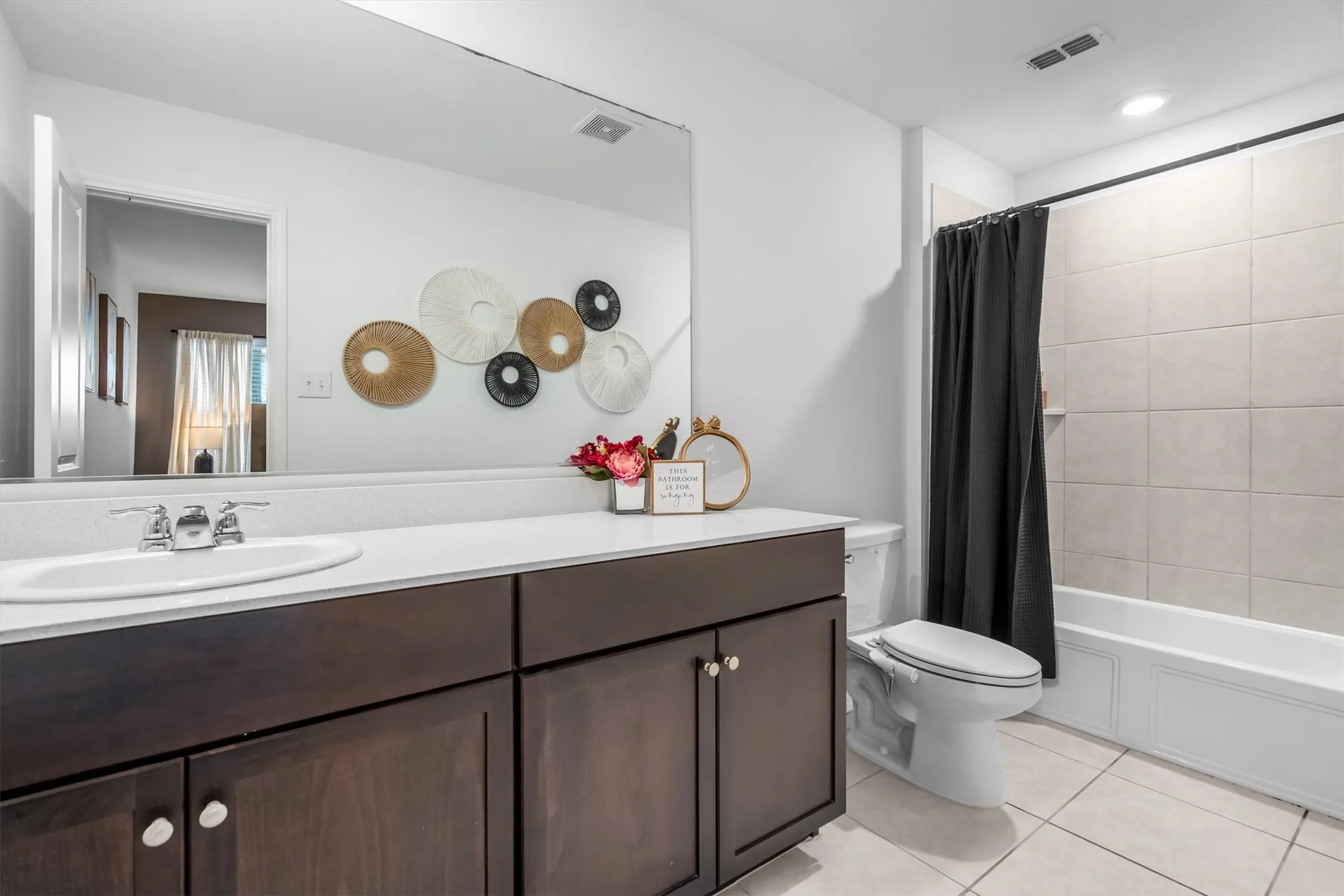 Single Family Residence For Sale in Denton County , 404 Ranchito Pass, Fort Worth, Texas 76052, 3 Bedroom, 2 Bathroom, 2 Garage spaces, 1,487 Sqft, built in 2022, mls#21347922, Real Estate Agent in Fort Worth, Homes For Sale in Denton county, Homes For Sale in Fort Worth, Realtor in Fort Worth Texas, Real Estate Brokerage Independent Realty Texas, Luminita Cordes Realtor